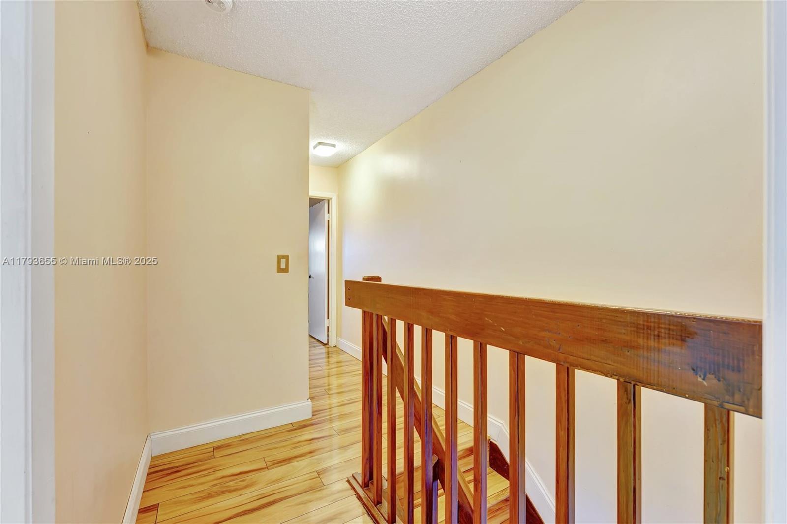 9829 Riverside Dr # 6 Unit: 42-6