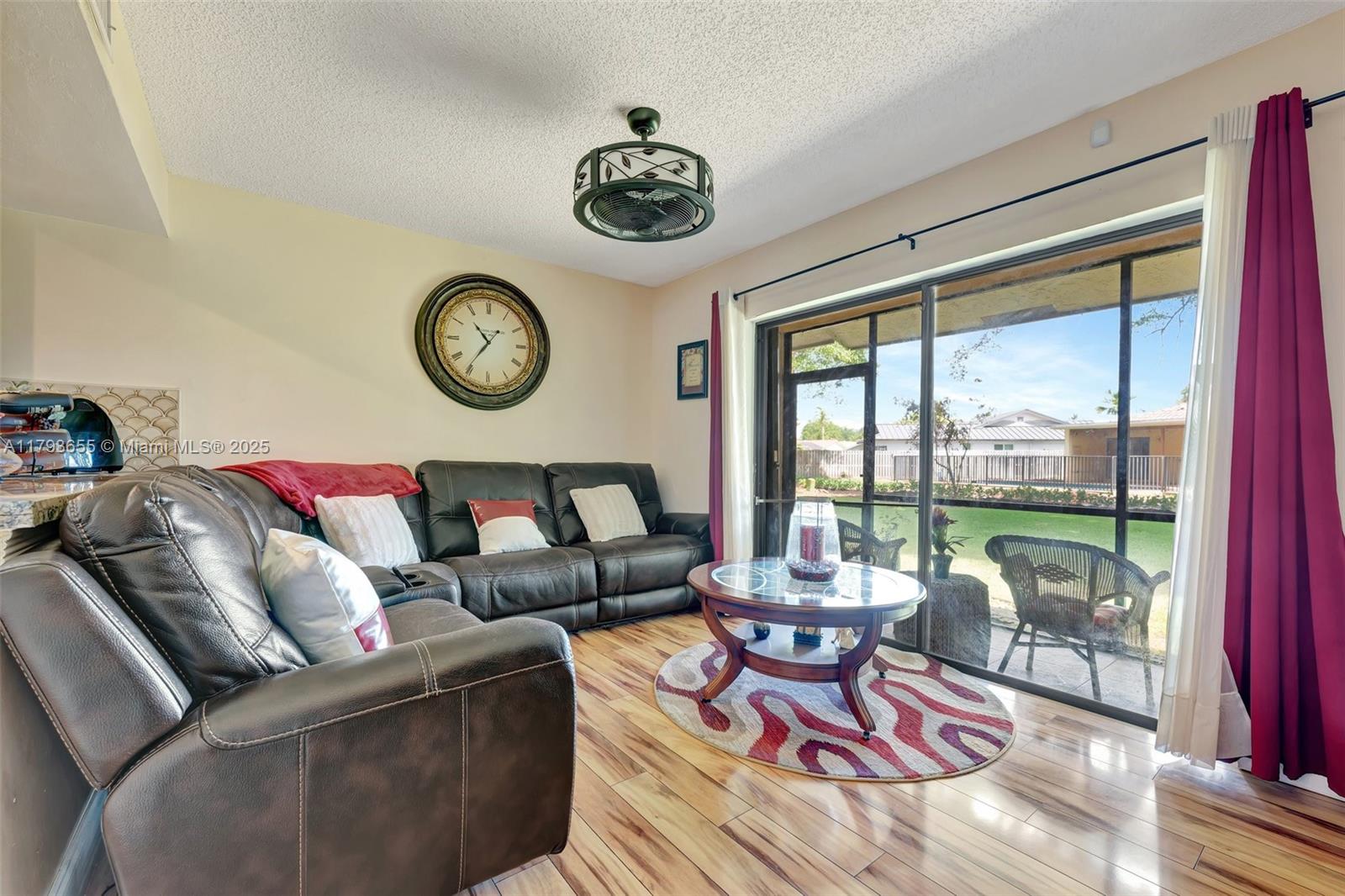 9829 Riverside Dr # 6 Unit: 42-6
