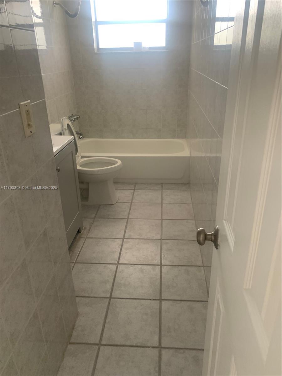 1770 NE 191st St # 1 Unit: 302-1