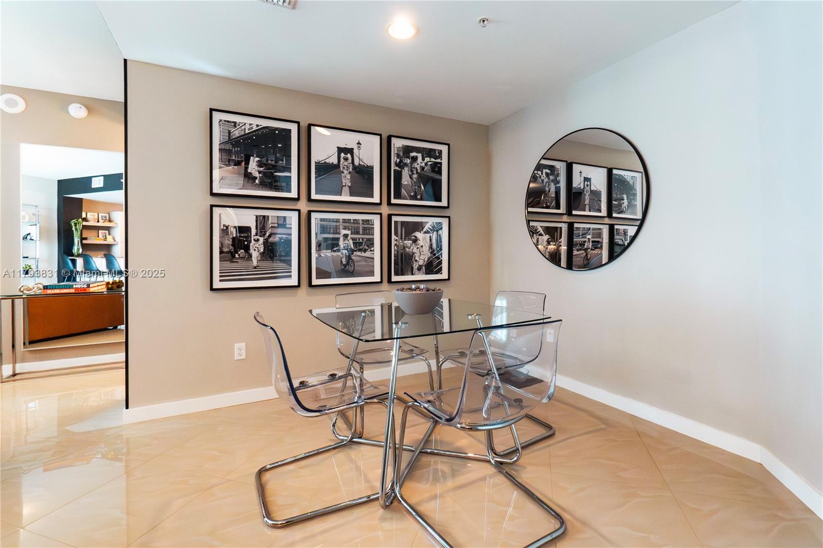 300 S Biscayne Blvd # 3307 Unit: T-3307