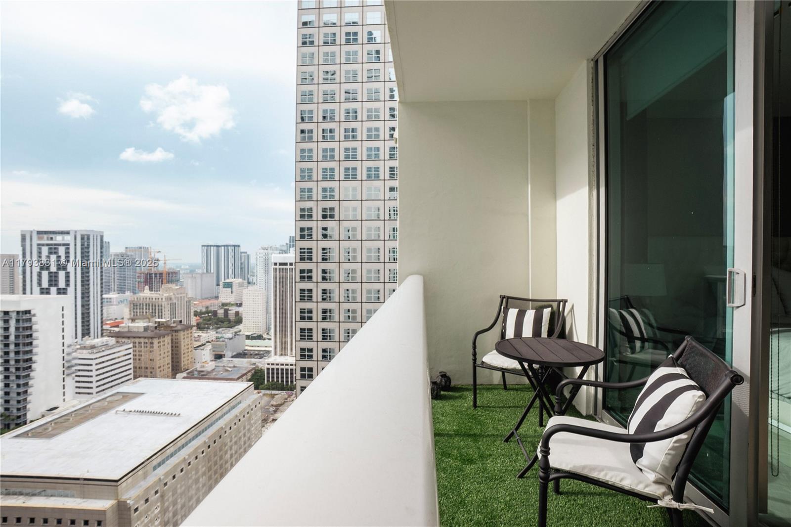 300 S Biscayne Blvd # 3307 Unit: T-3307
