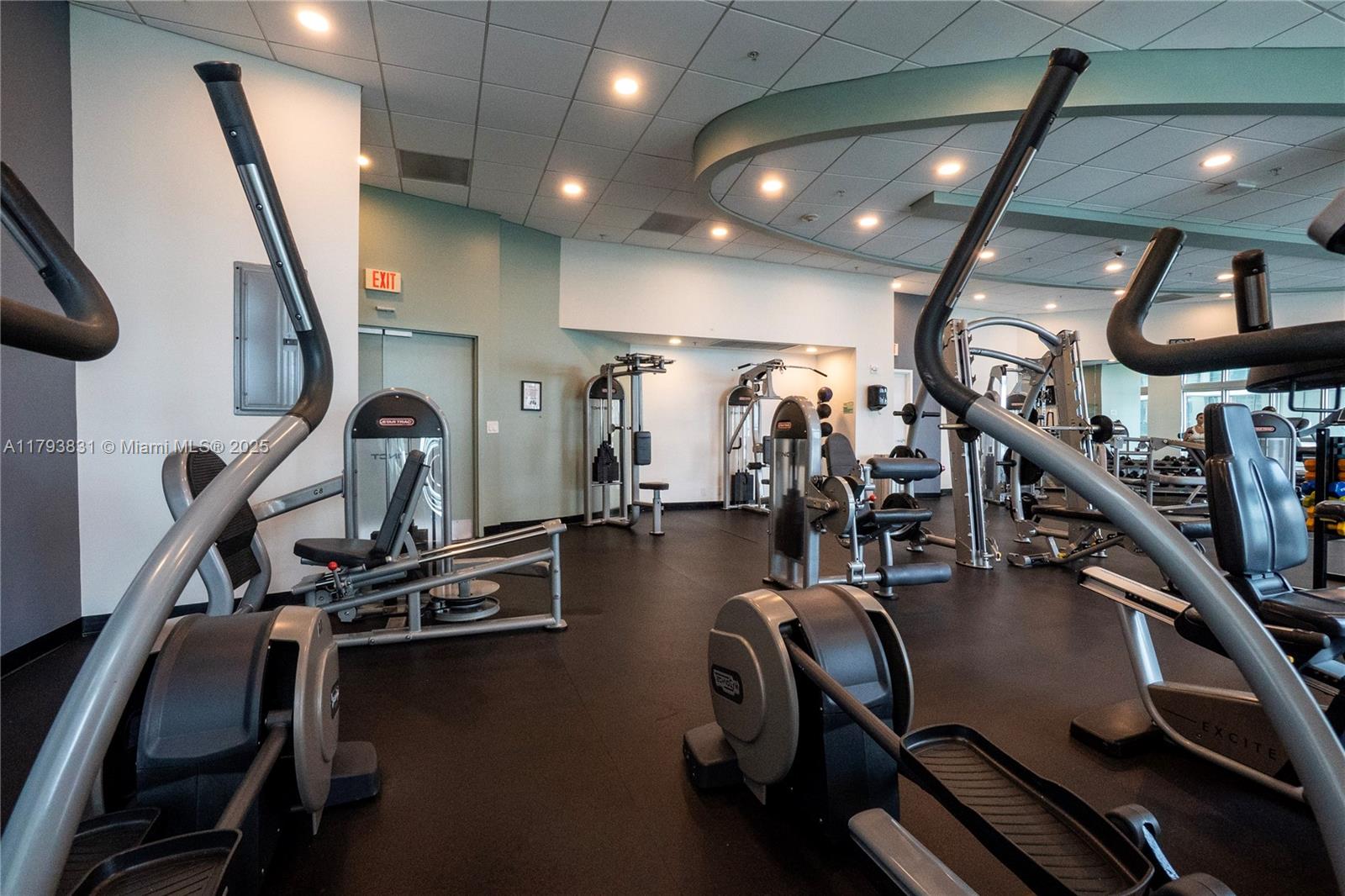 300 S Biscayne Blvd # 3307 Unit: T-3307