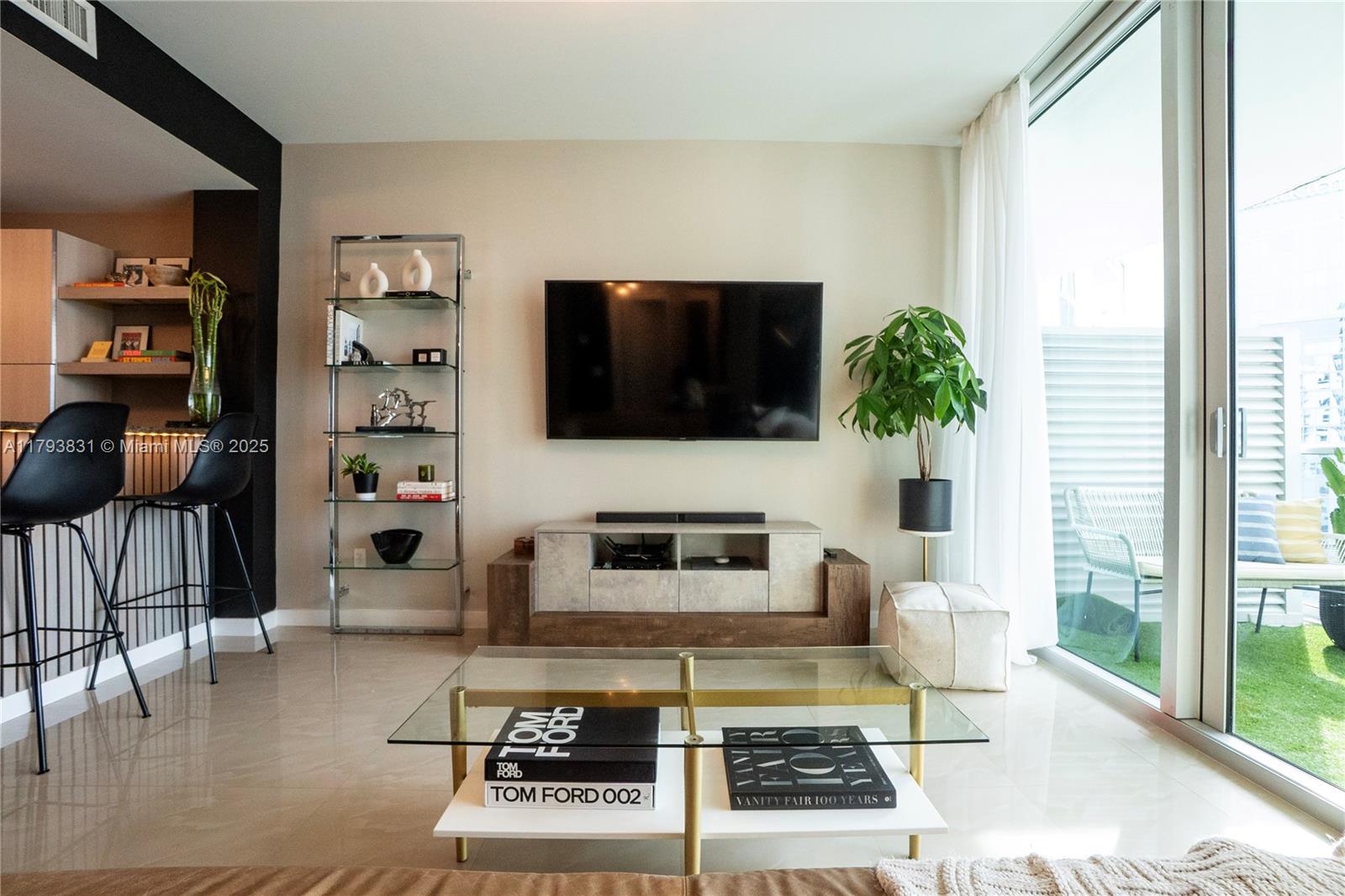 300 S Biscayne Blvd # 3307 Unit: T-3307