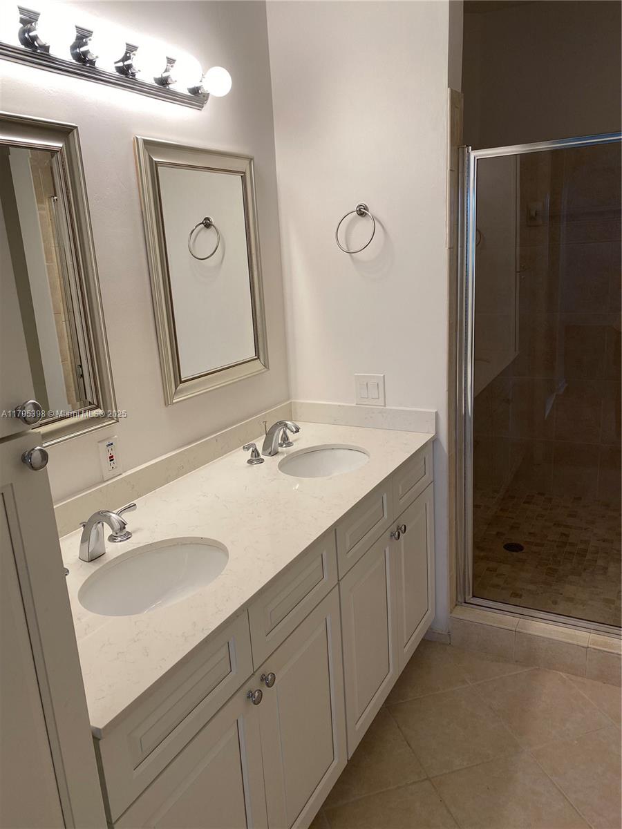 2697 Center Ct Dr # 13 Unit: 1-13