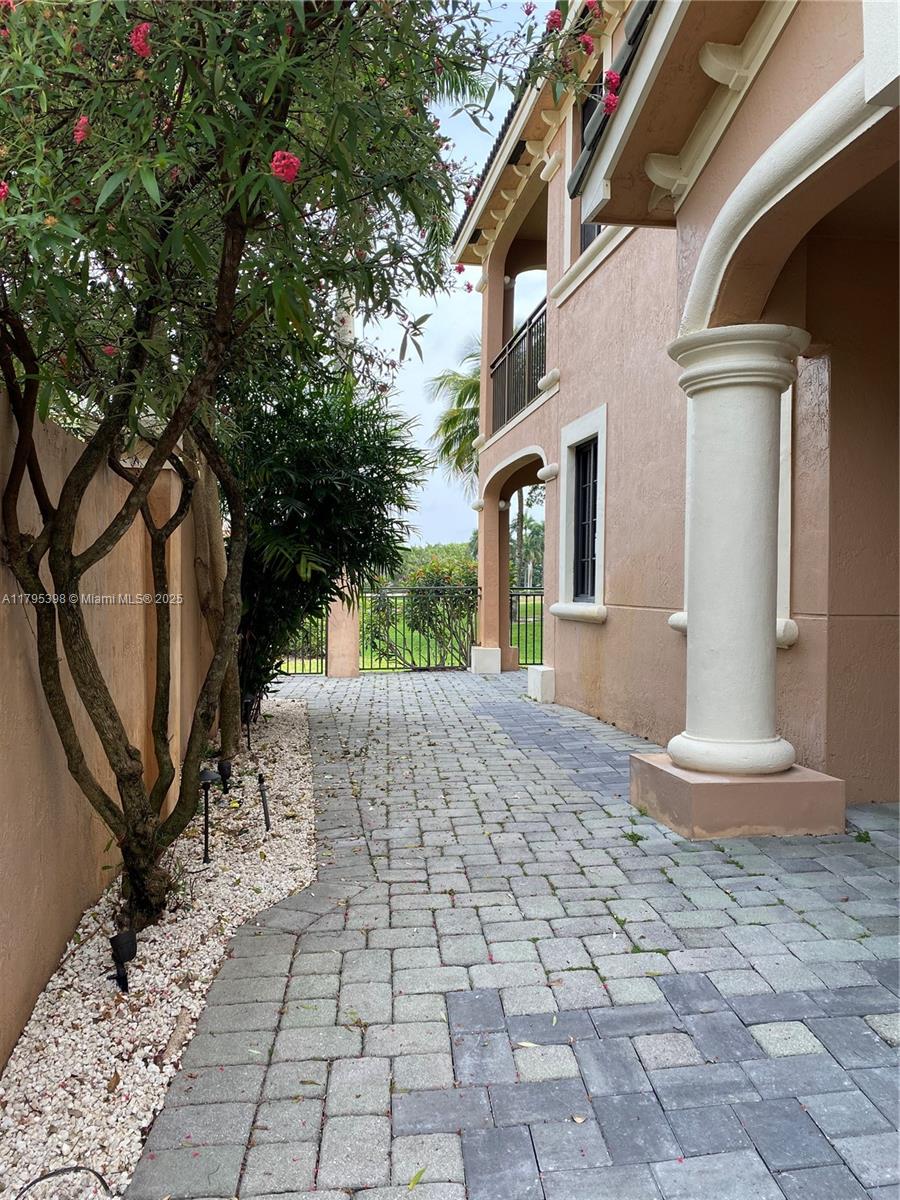 2697 Center Ct Dr # 13 Unit: 1-13