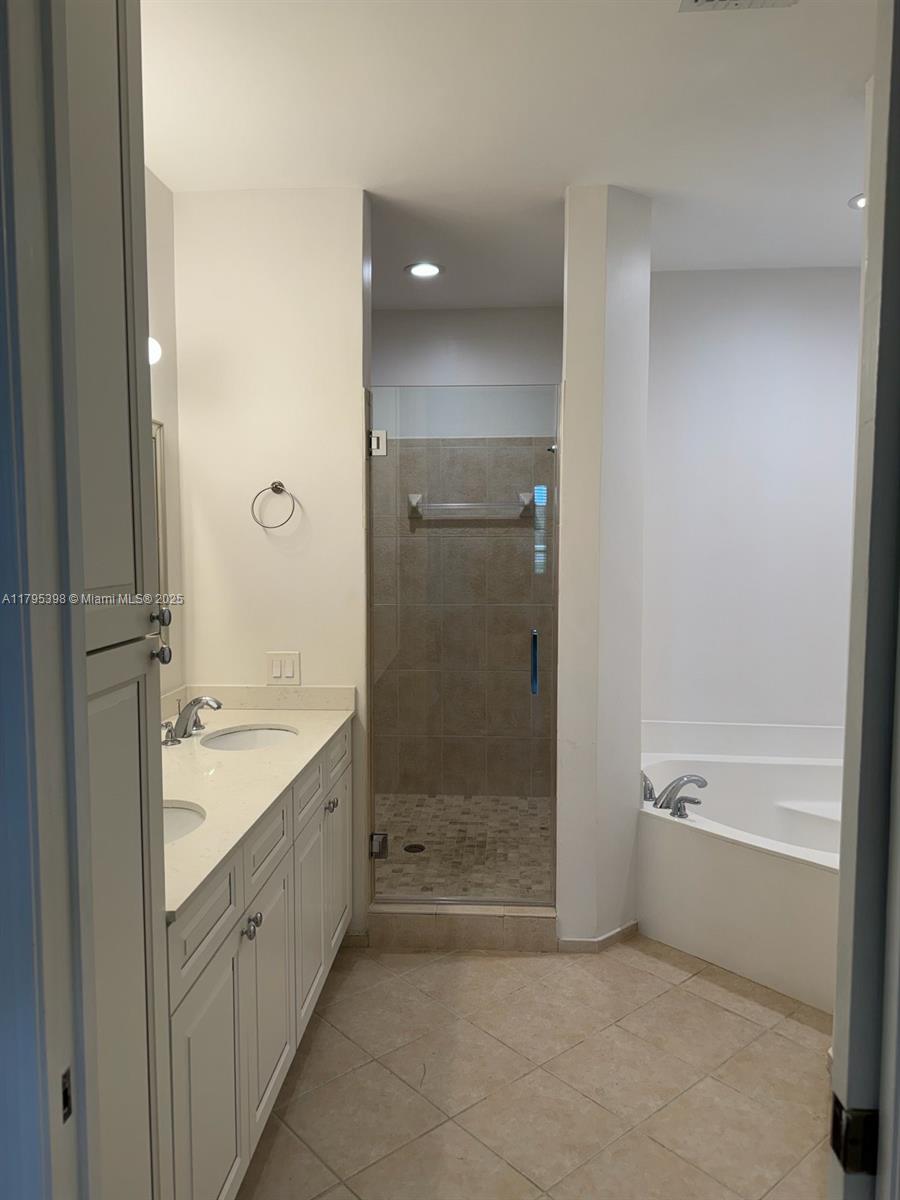 2697 Center Ct Dr # 13 Unit: 1-13