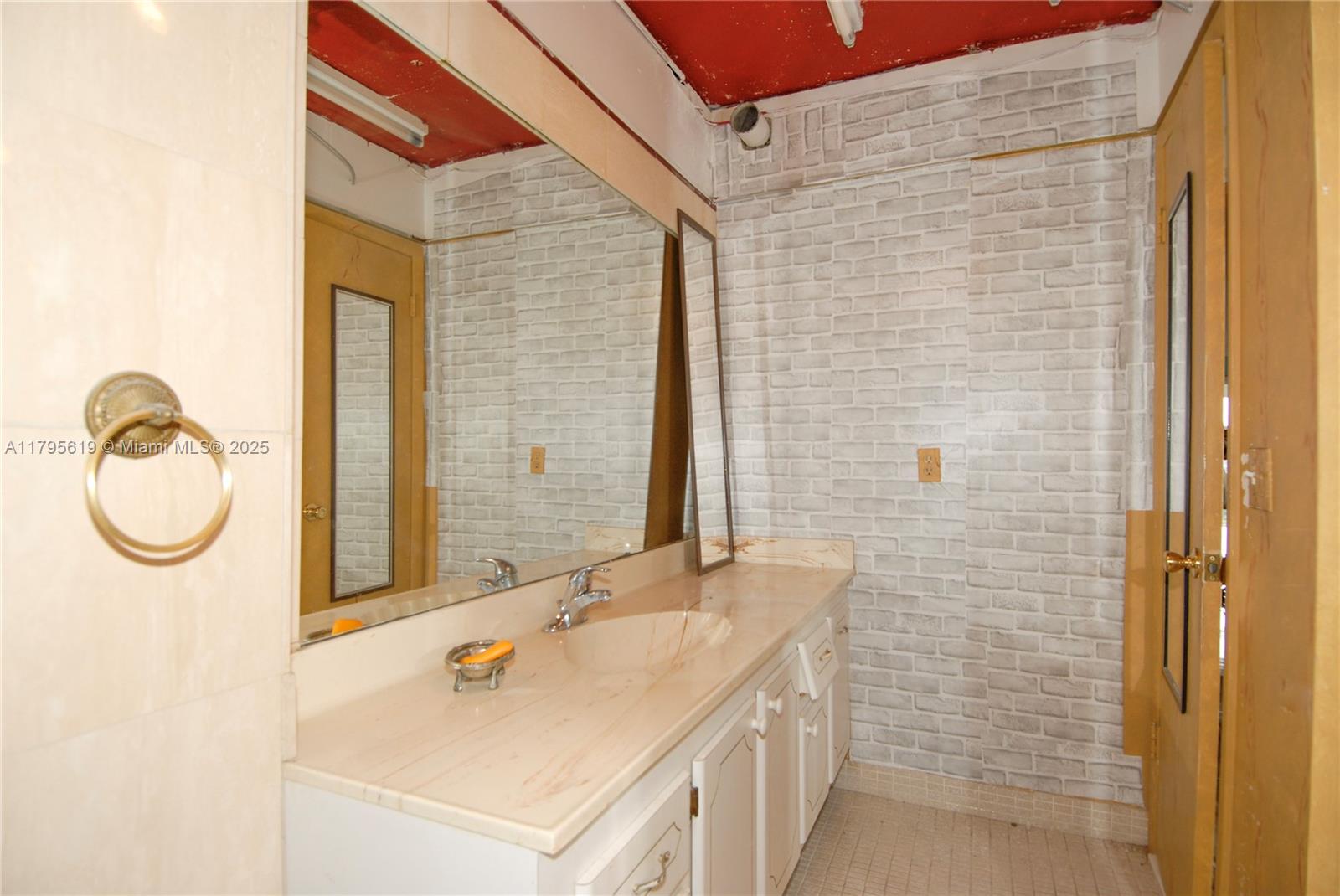 2701 N Ocean Blvd # 15E