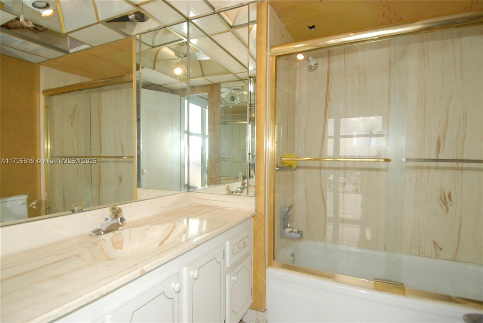 2701 N Ocean Blvd # 15E