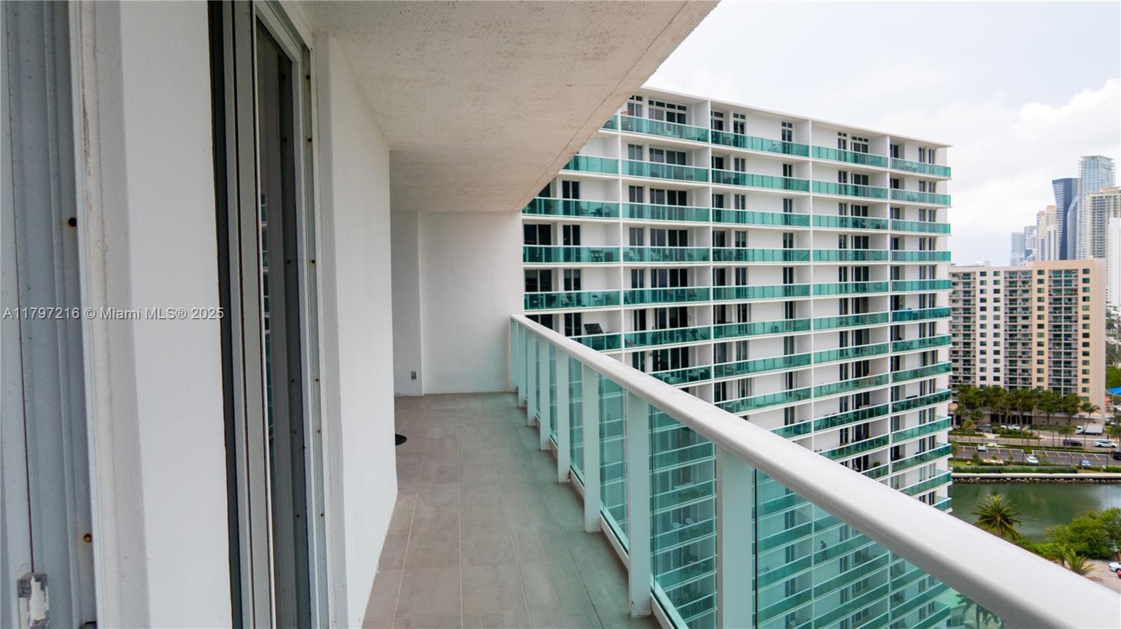 100 Bayview Dr # 1815