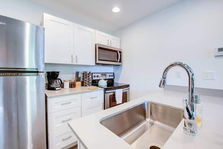 346 NW 35th St # 5