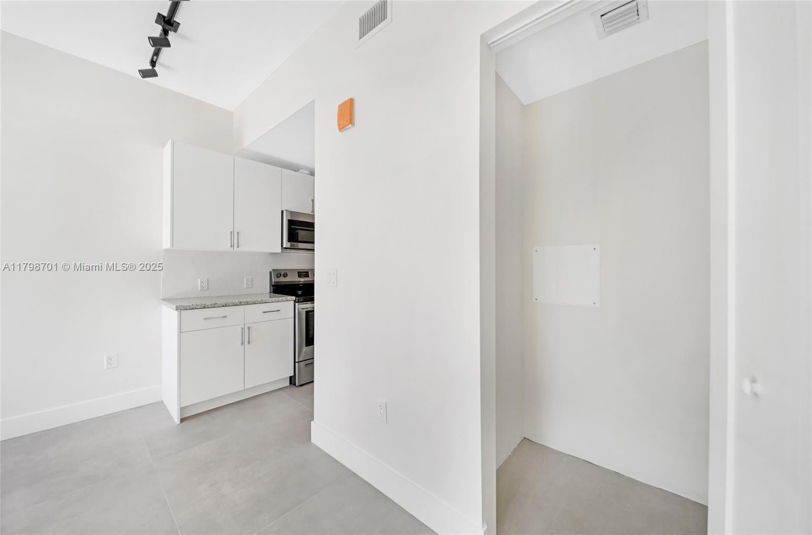 1536 NW 15th Ave # 205