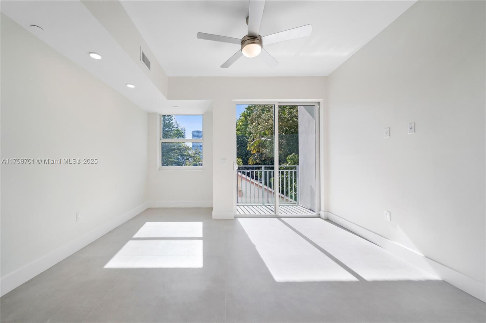 1536 NW 15th Ave # 205