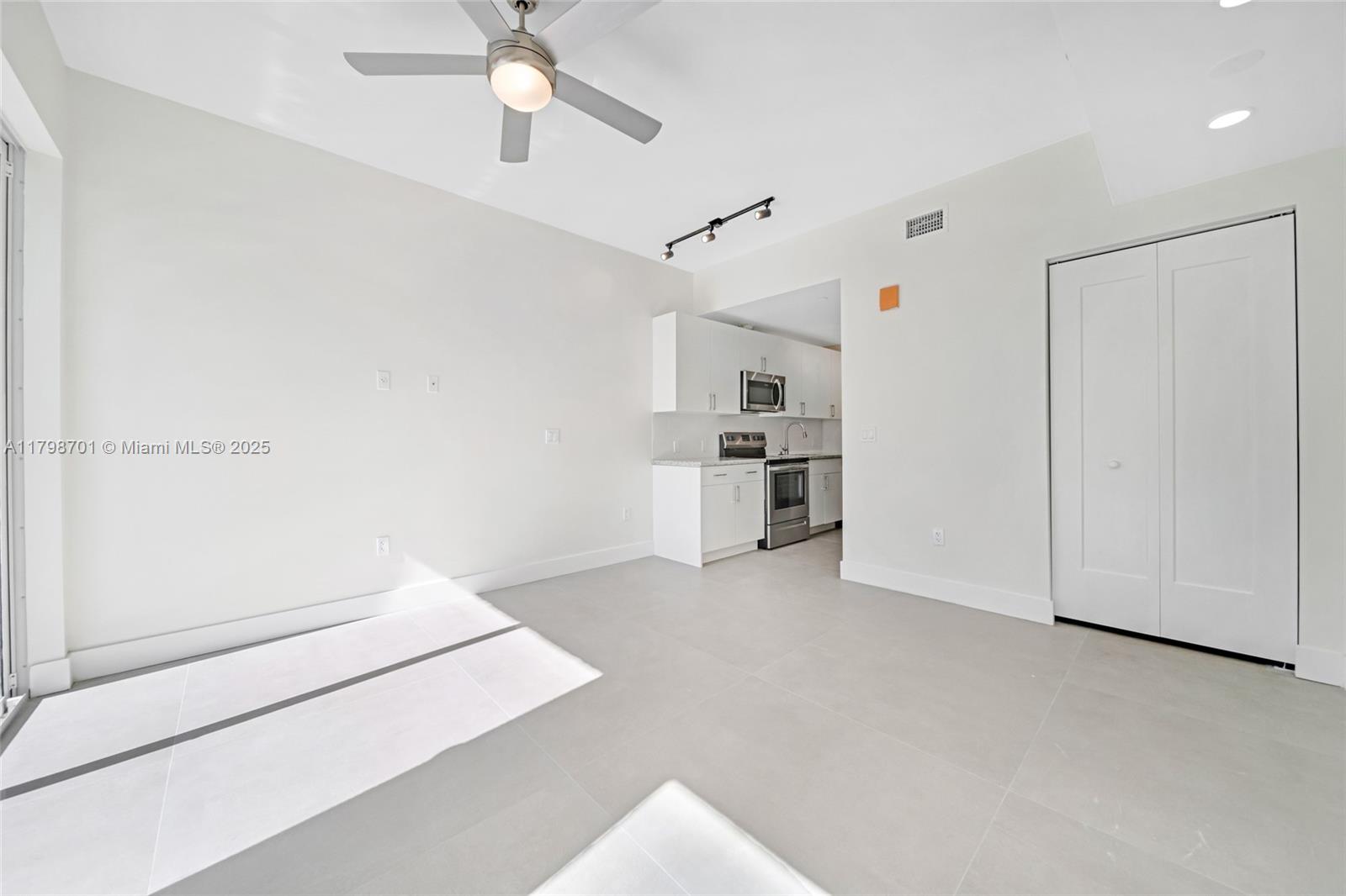 1536 NW 15th Ave # 205