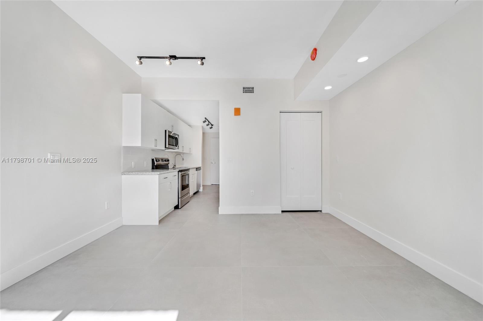 1536 NW 15th Ave # 205