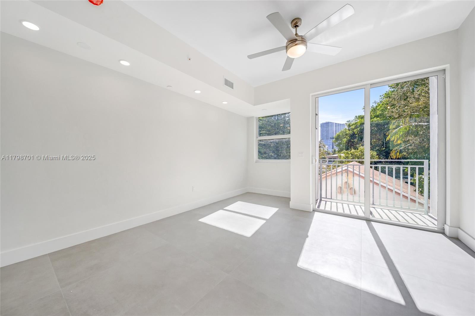 1536 NW 15th Ave # 205