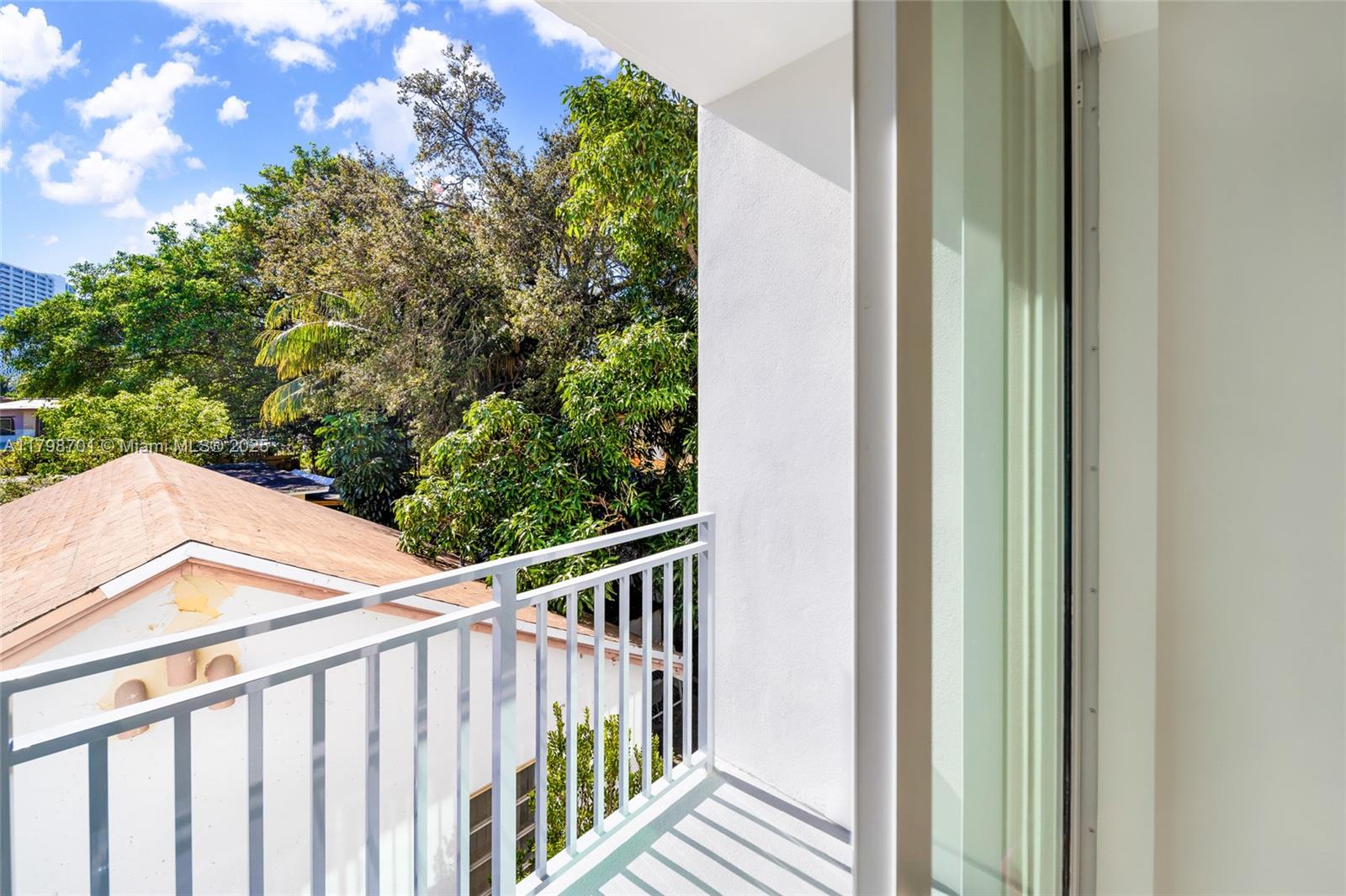 1536 NW 15th Ave # 205