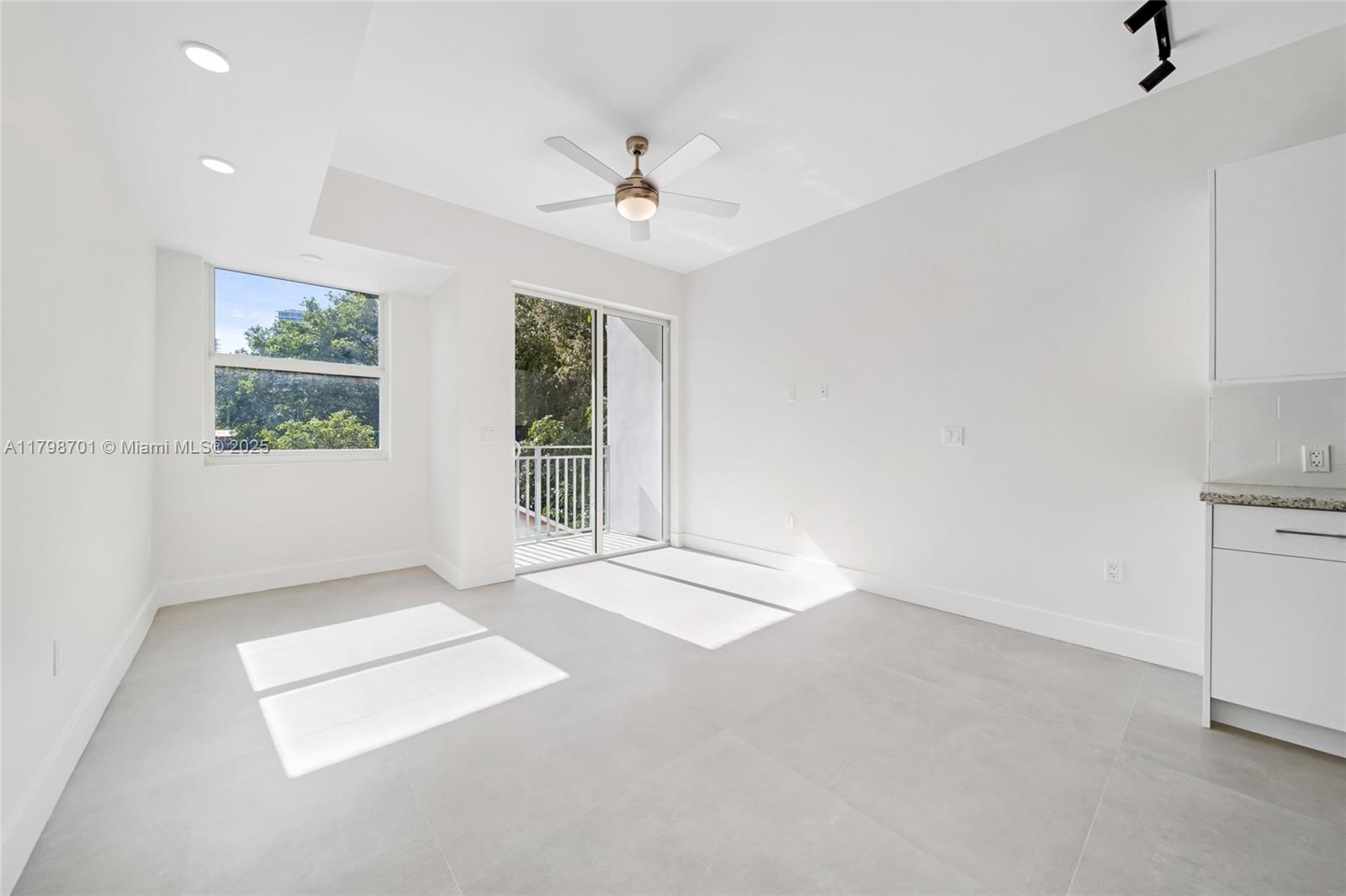 1536 NW 15th Ave # 205