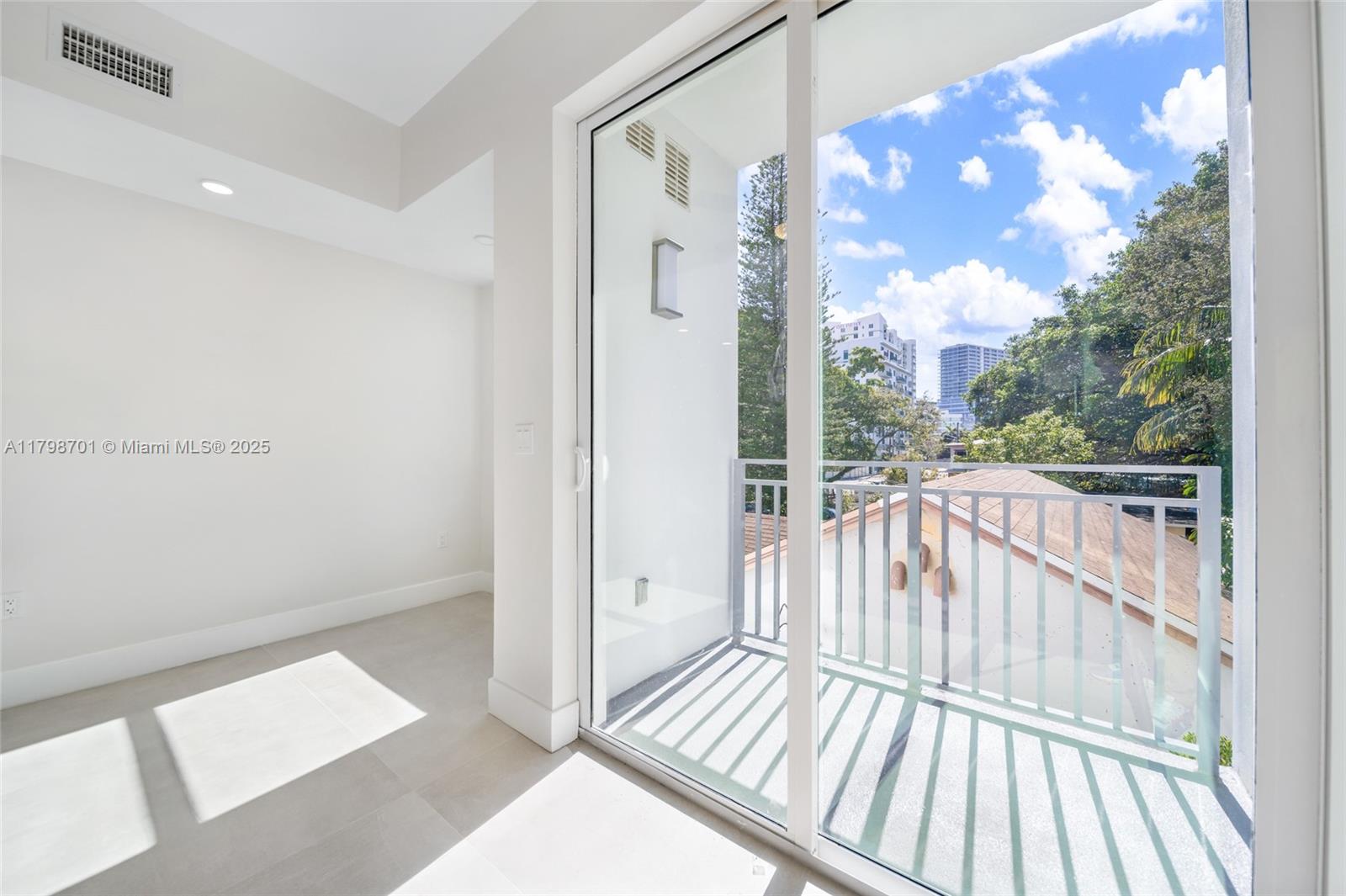 1536 NW 15th Ave # 205