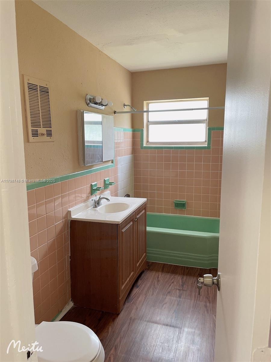 600 NW 38th Ave