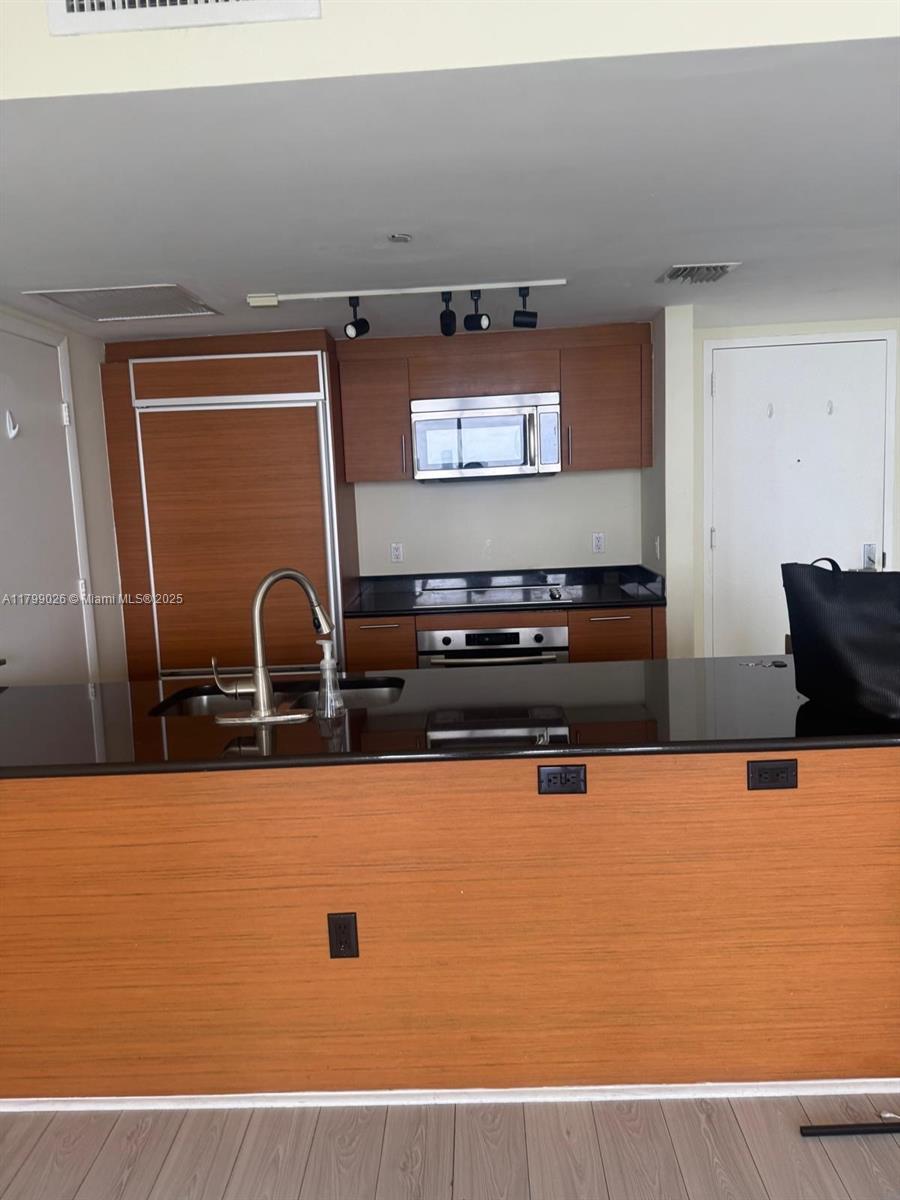 50 Biscayne Blvd # 2204