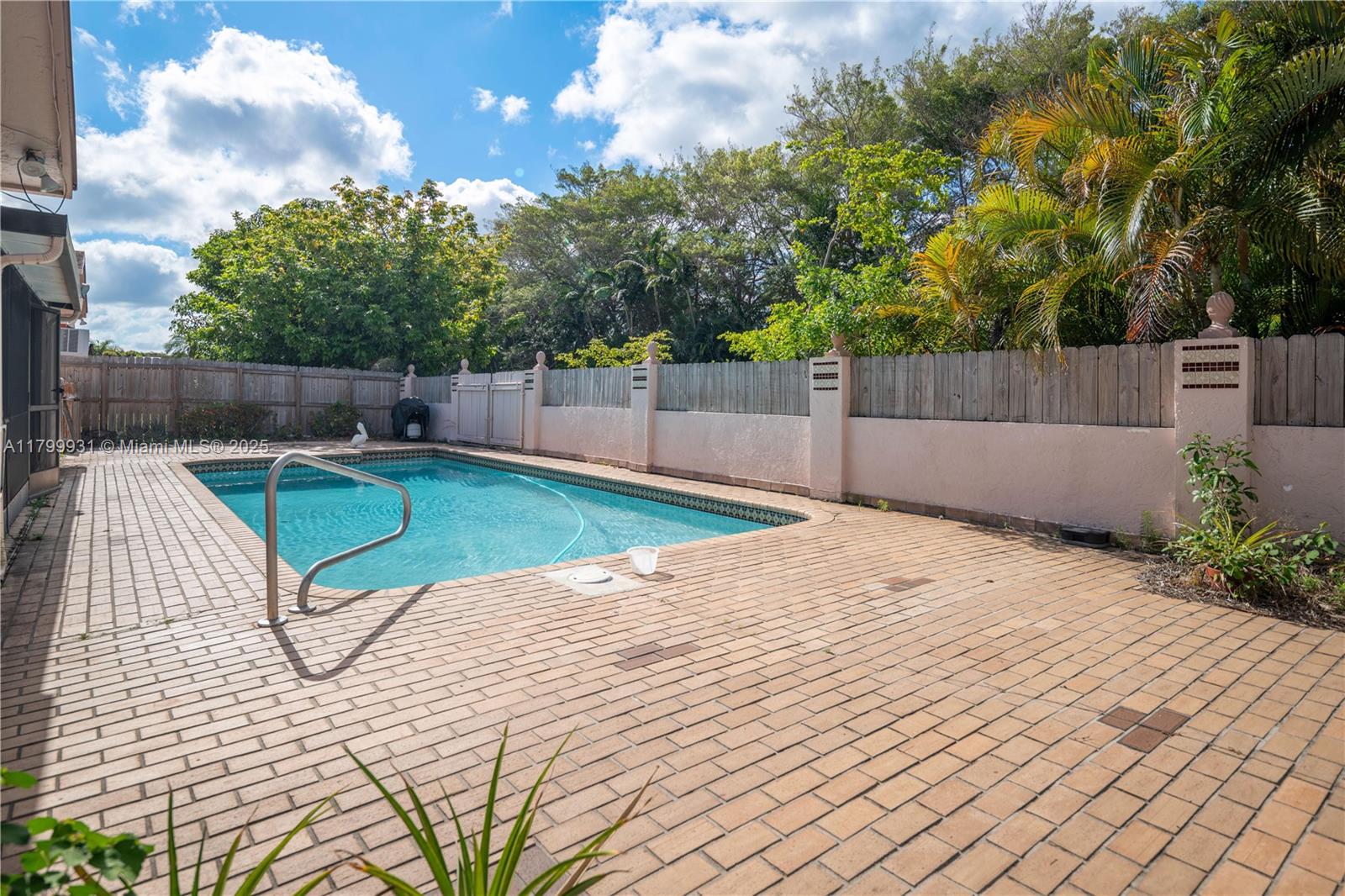 5220 NW 26th Ct