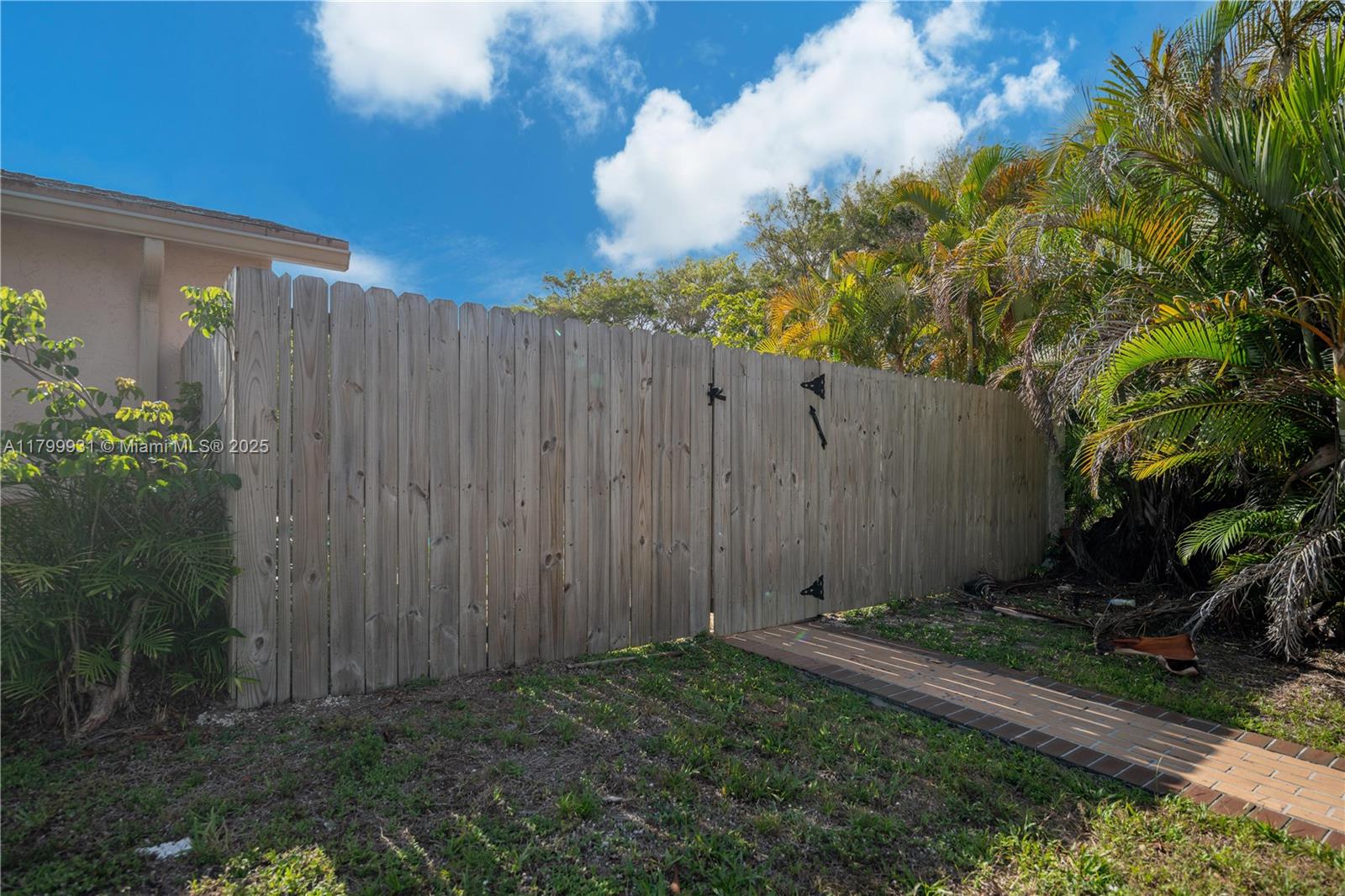 5220 NW 26th Ct