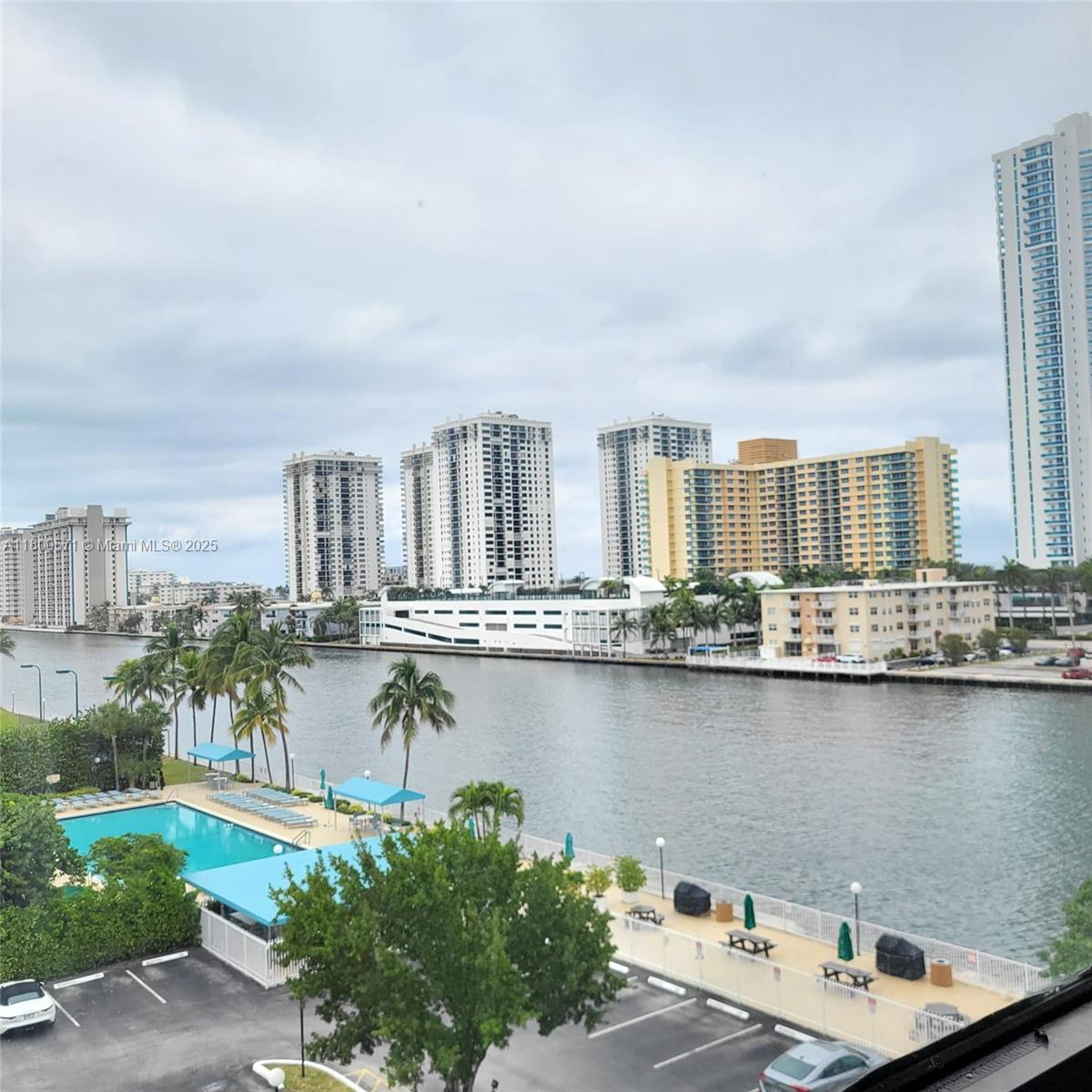 800 Parkview Dr # 619
