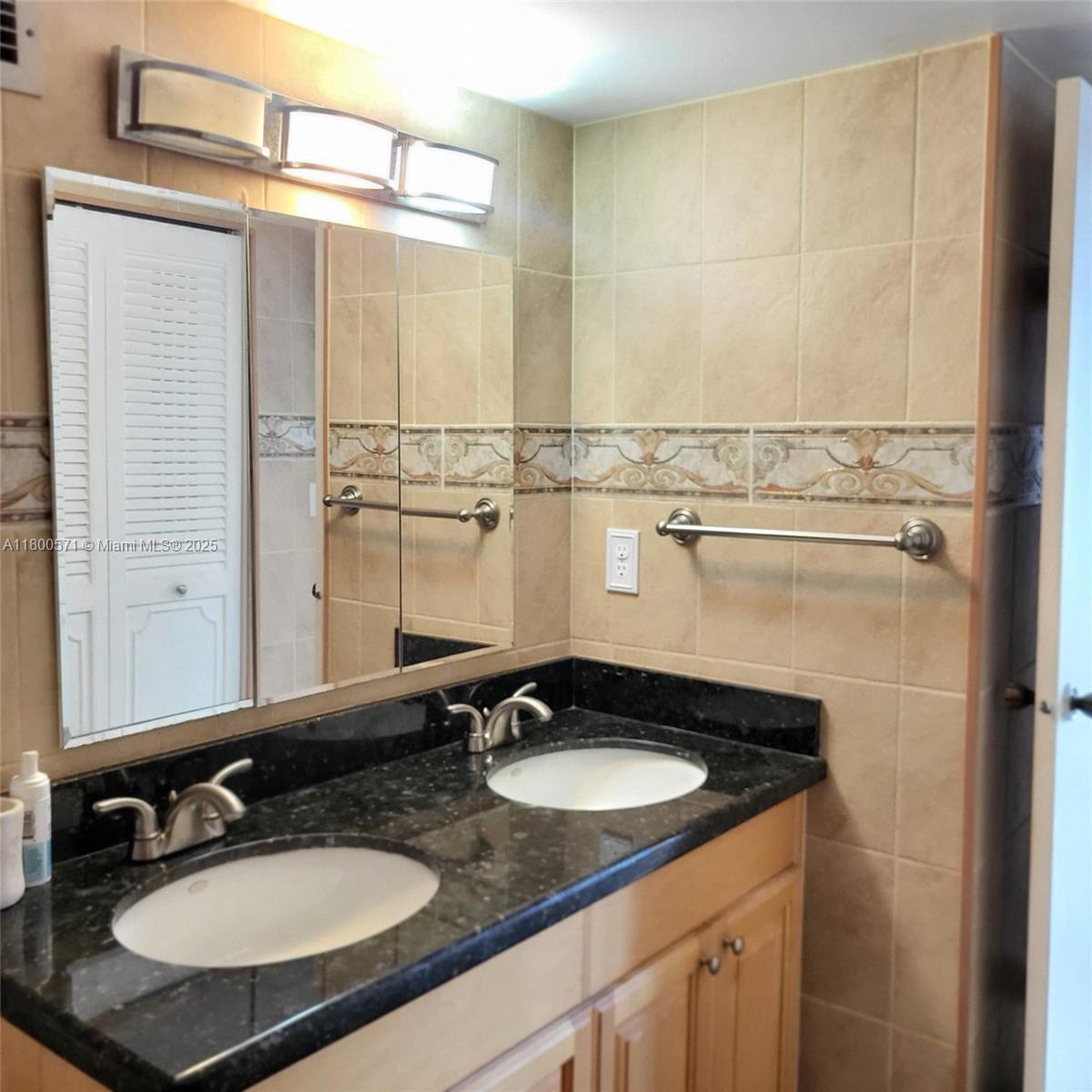 800 Parkview Dr # 619