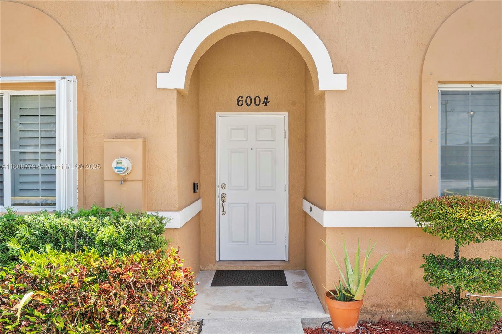 6004 Woodlands Blvd