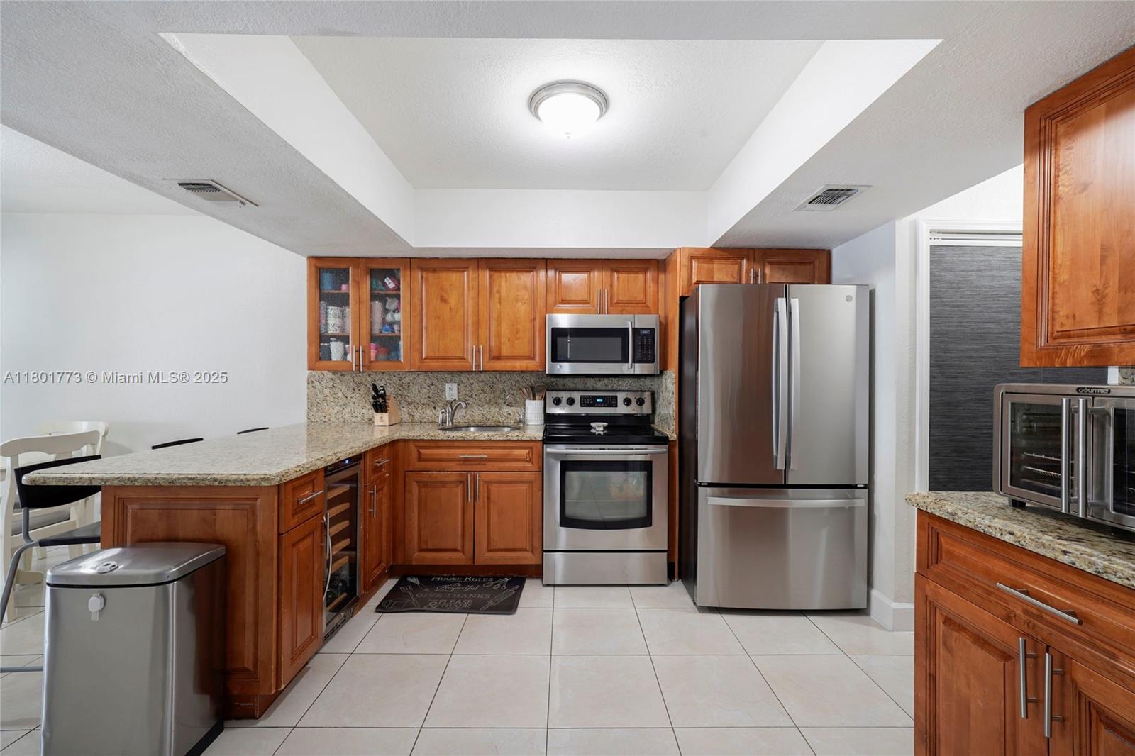 857 W 37th St