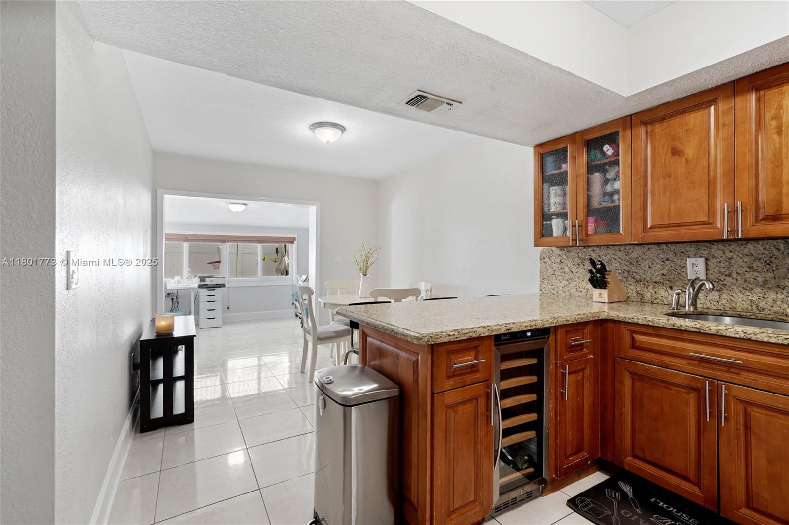 857 W 37th St