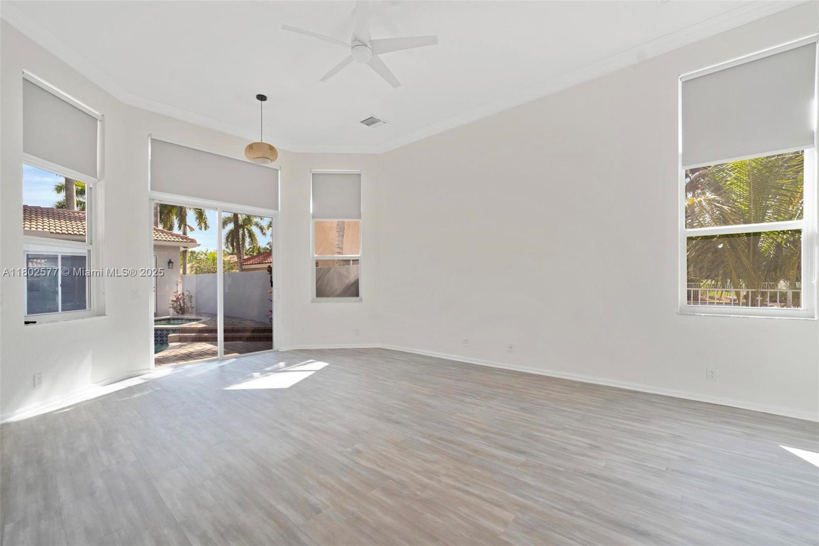 1666 Victoria Pointe Cir