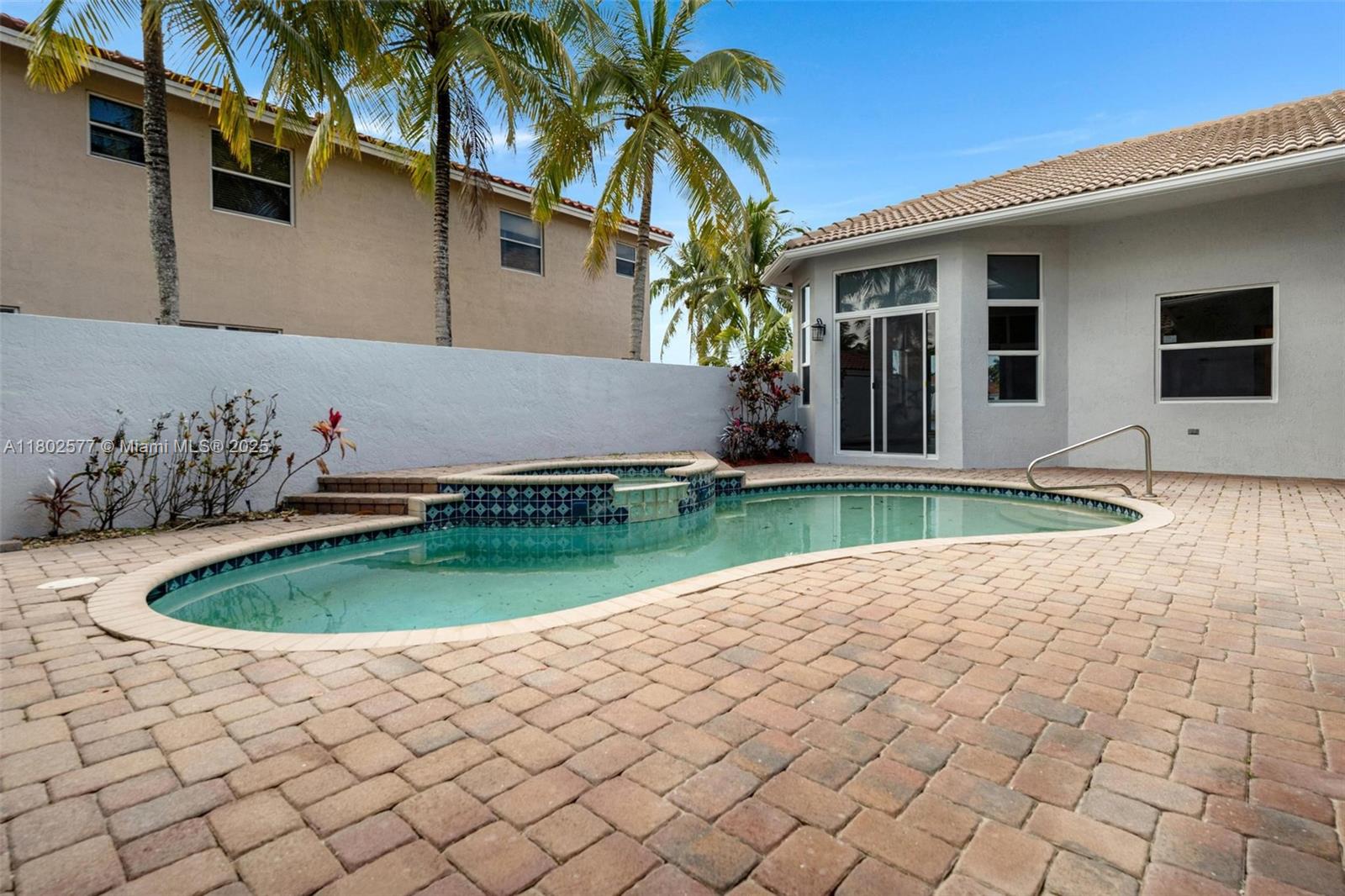 1666 Victoria Pointe Cir