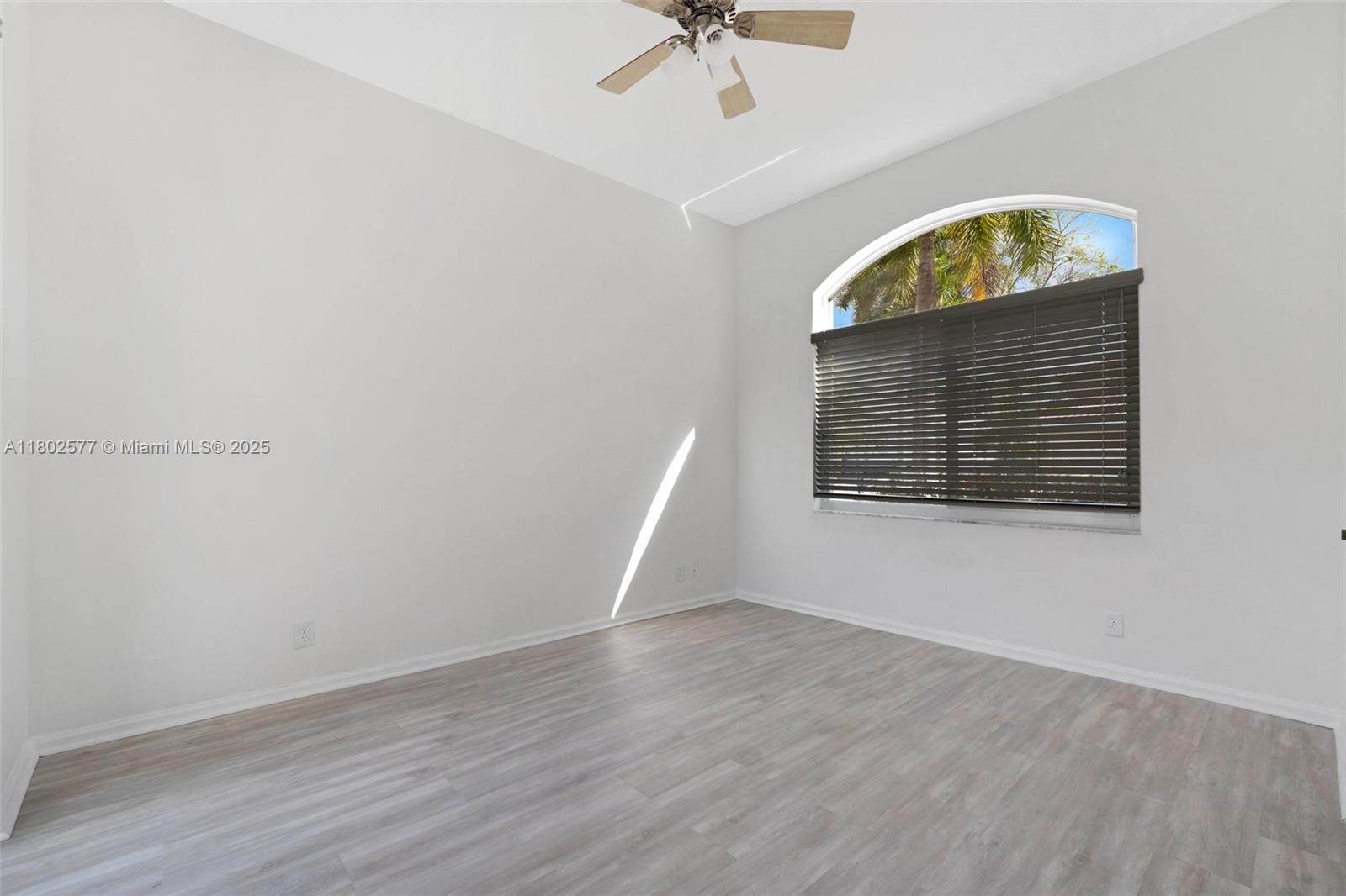 1666 Victoria Pointe Cir