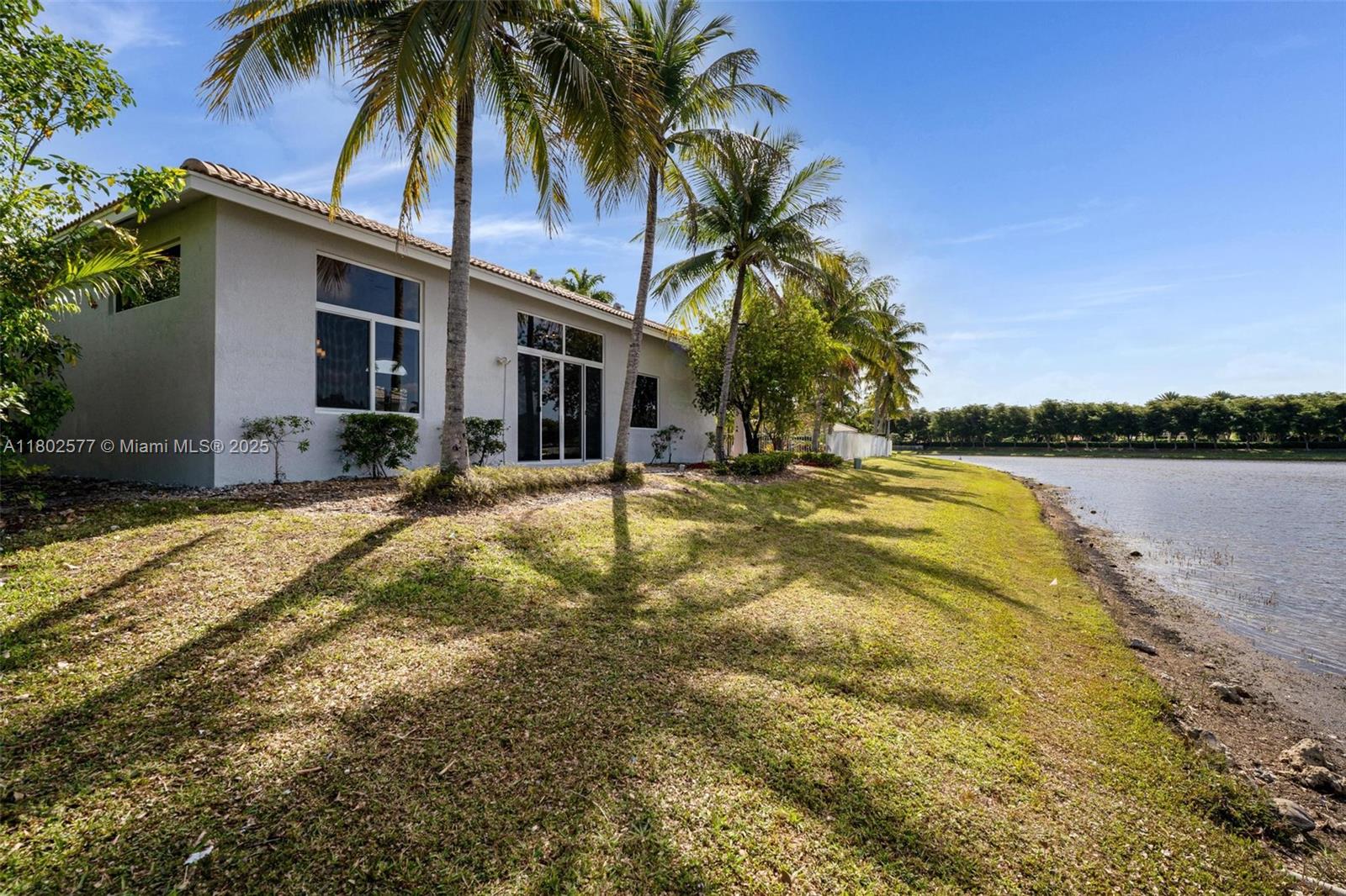 1666 Victoria Pointe Cir