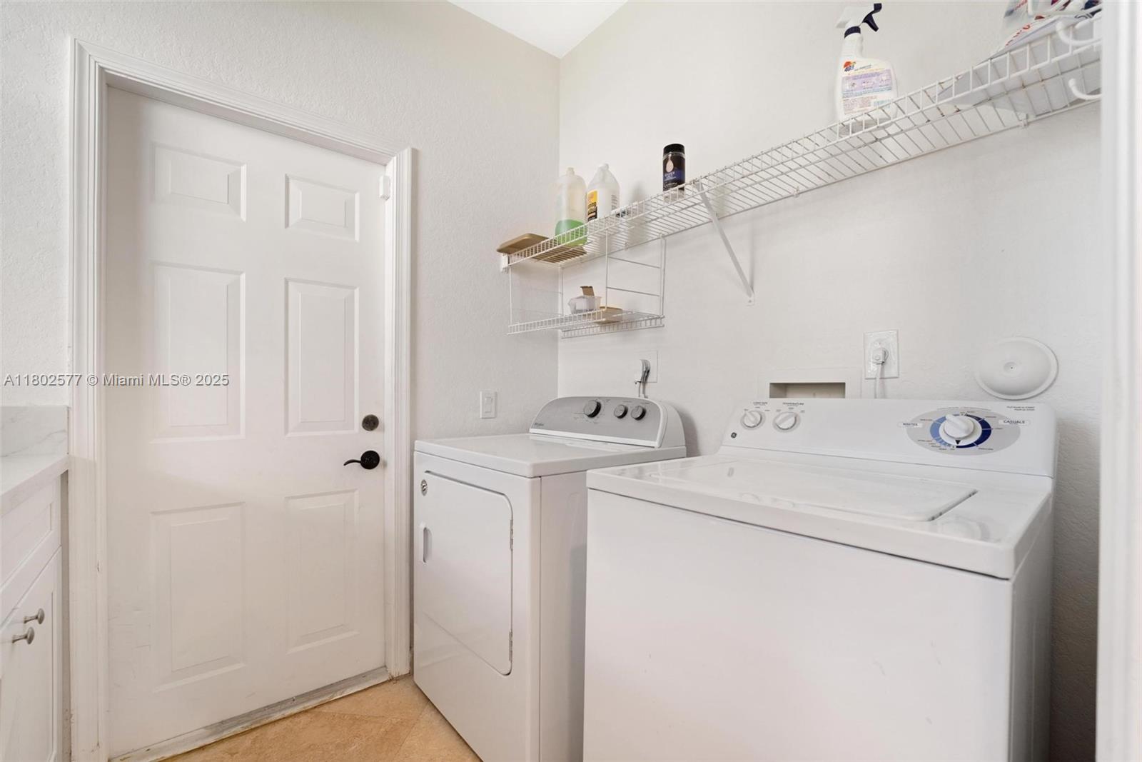 1666 Victoria Pointe Cir