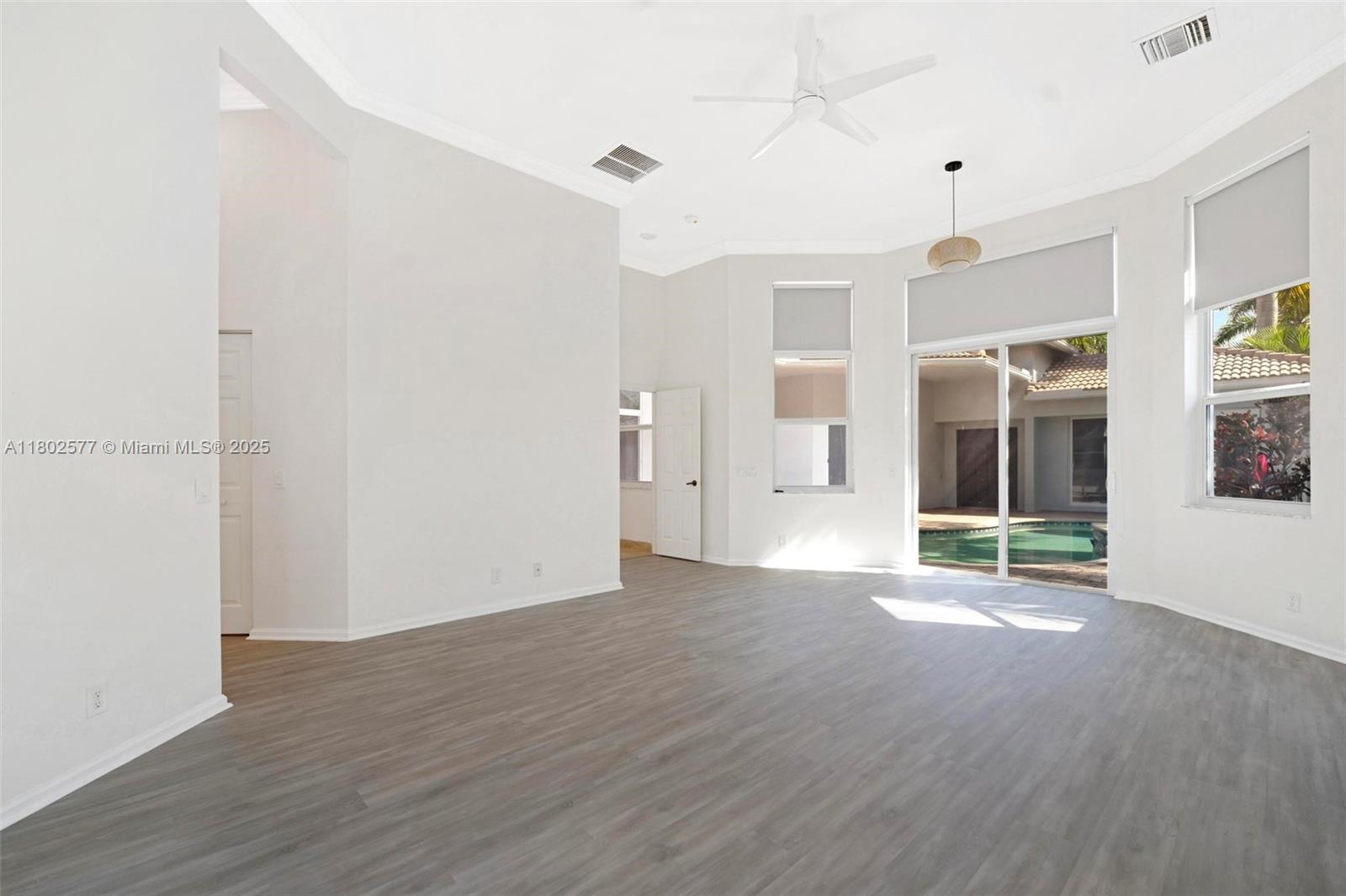 1666 Victoria Pointe Cir