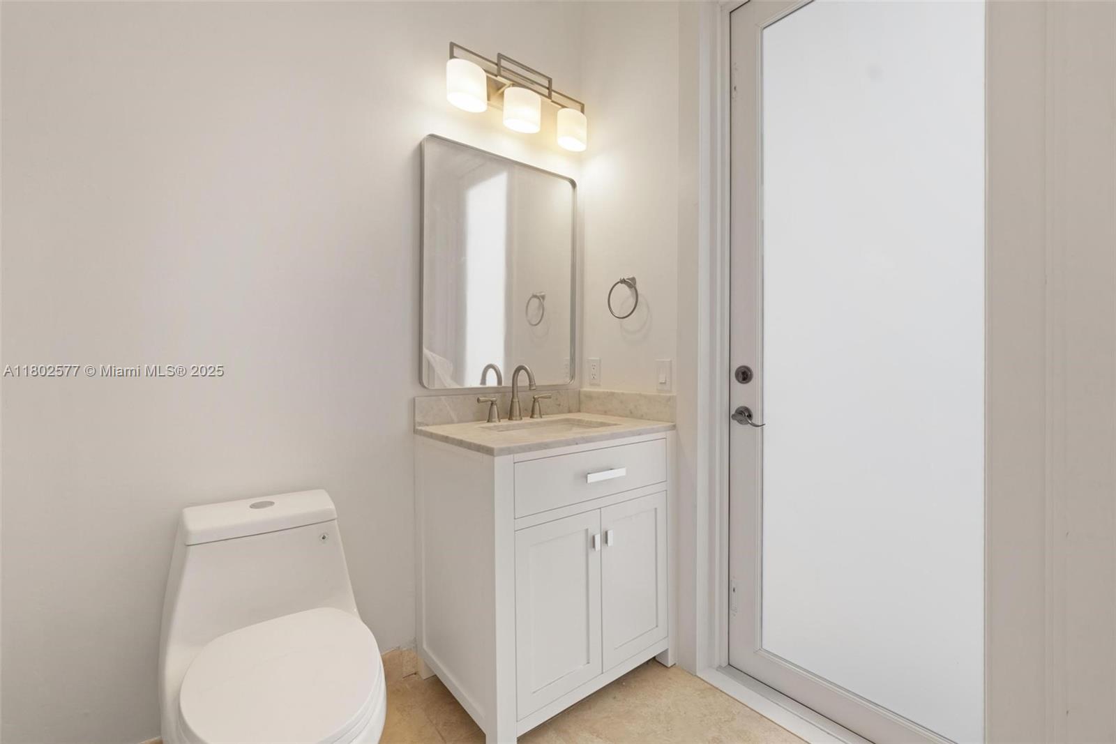1666 Victoria Pointe Cir