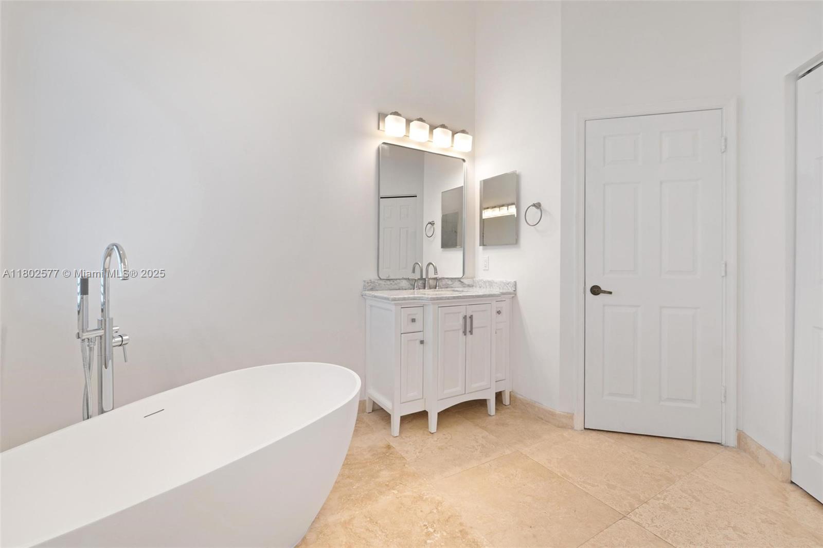 1666 Victoria Pointe Cir