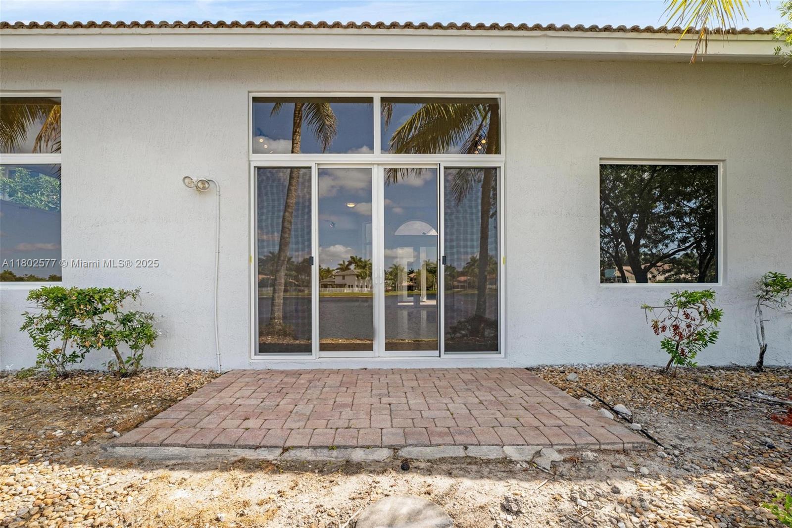 1666 Victoria Pointe Cir