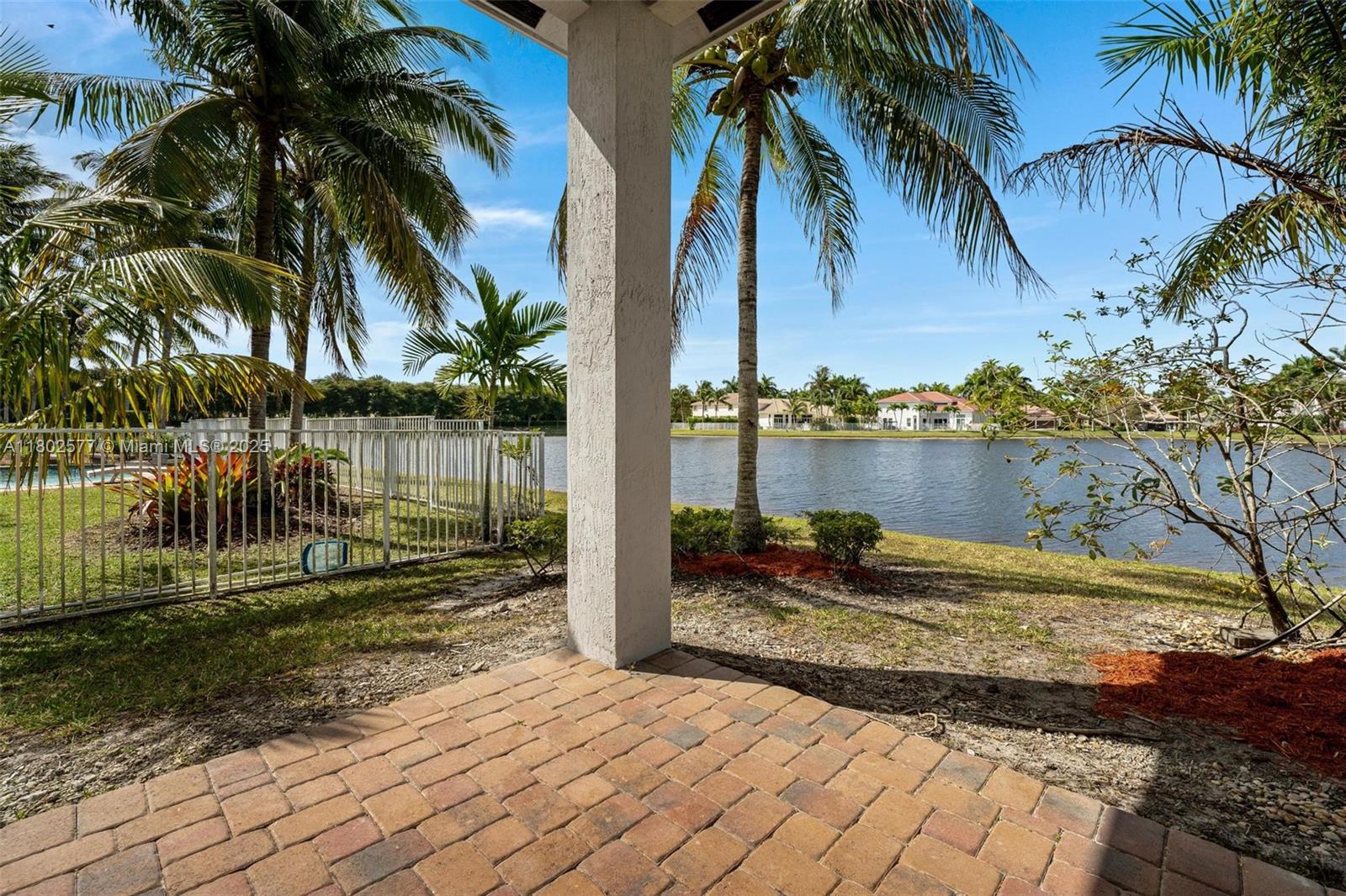 1666 Victoria Pointe Cir