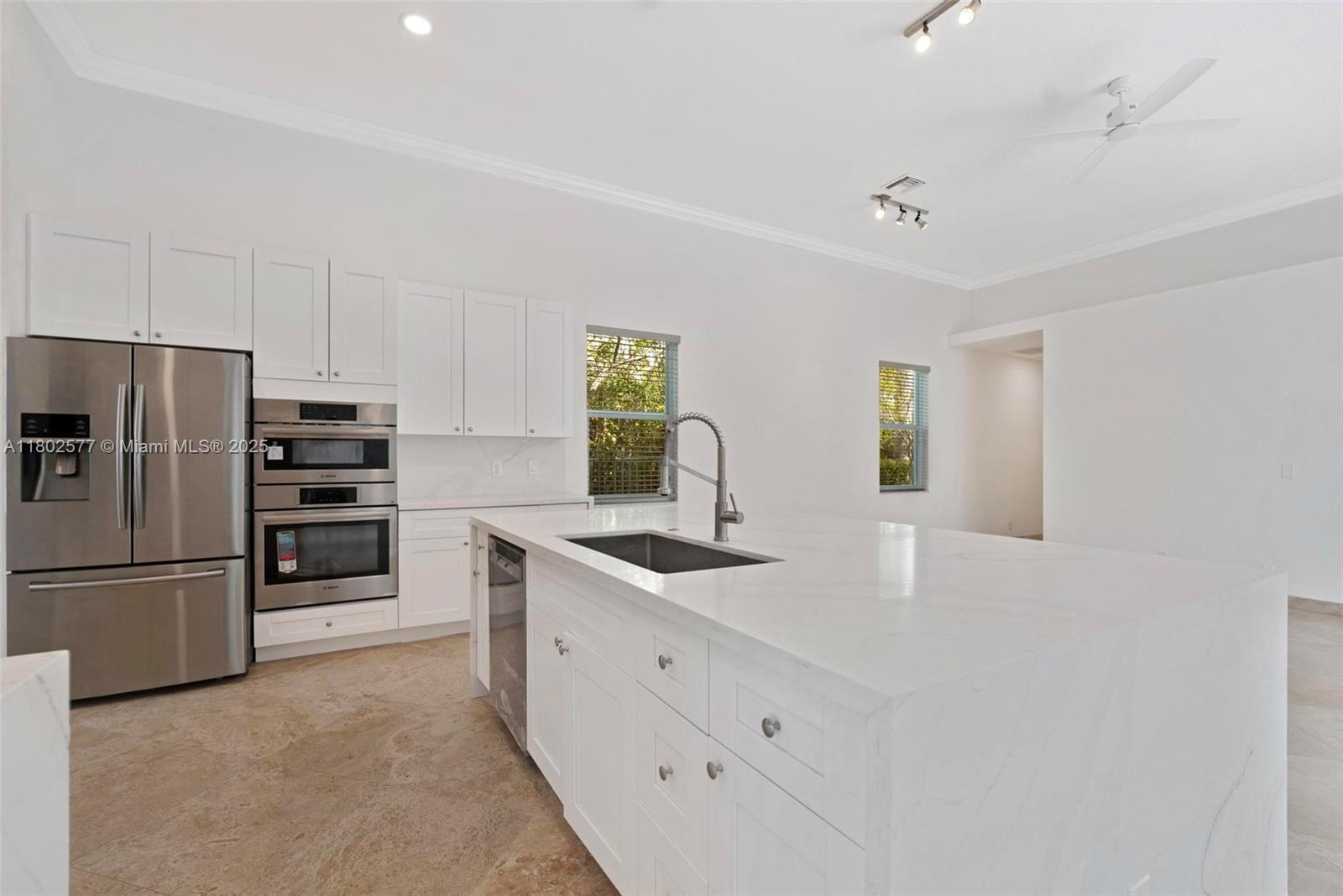 1666 Victoria Pointe Cir