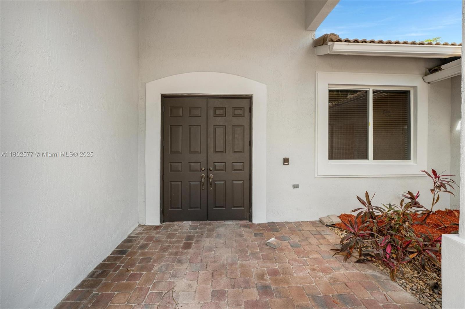 1666 Victoria Pointe Cir