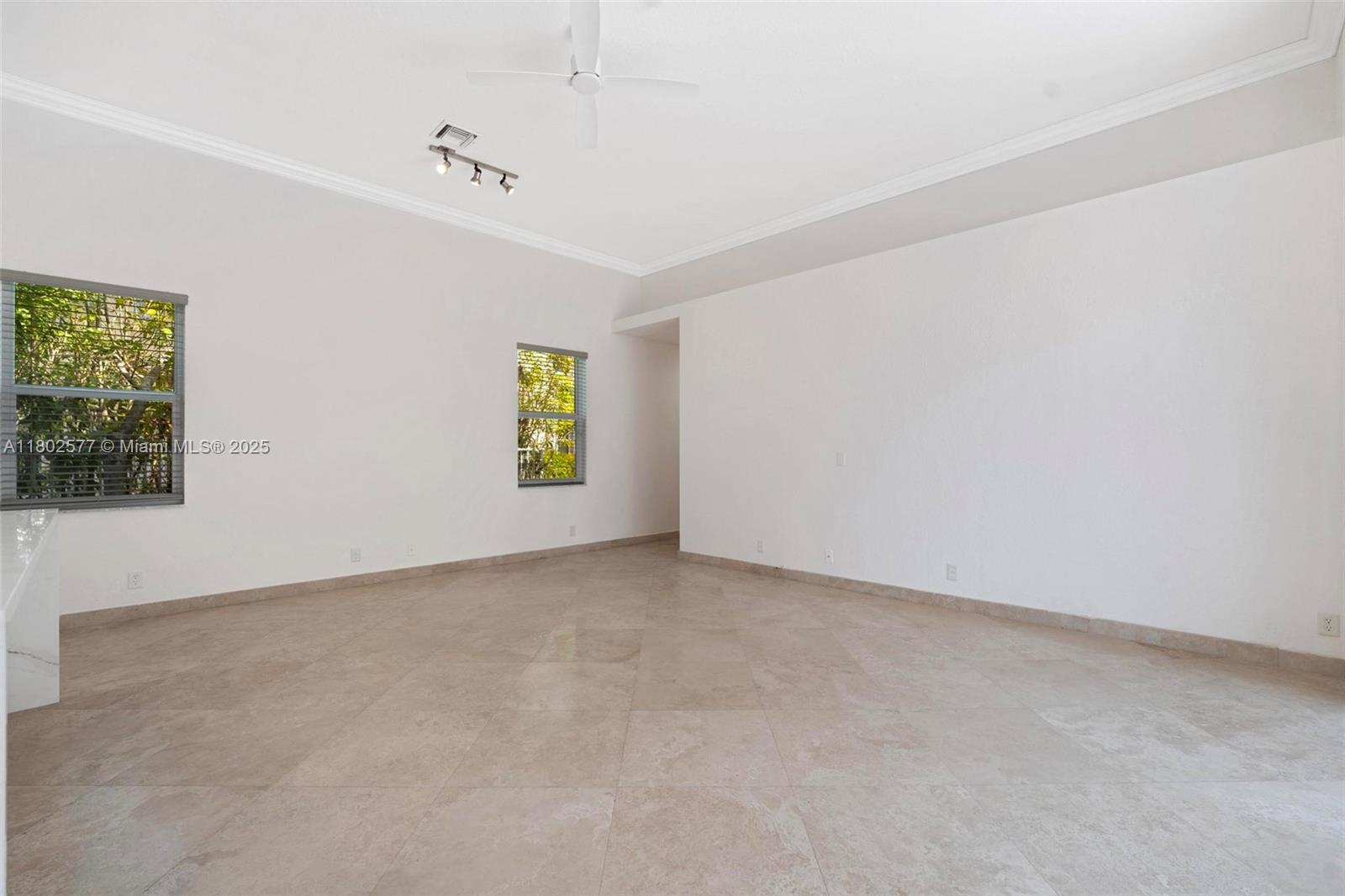 1666 Victoria Pointe Cir