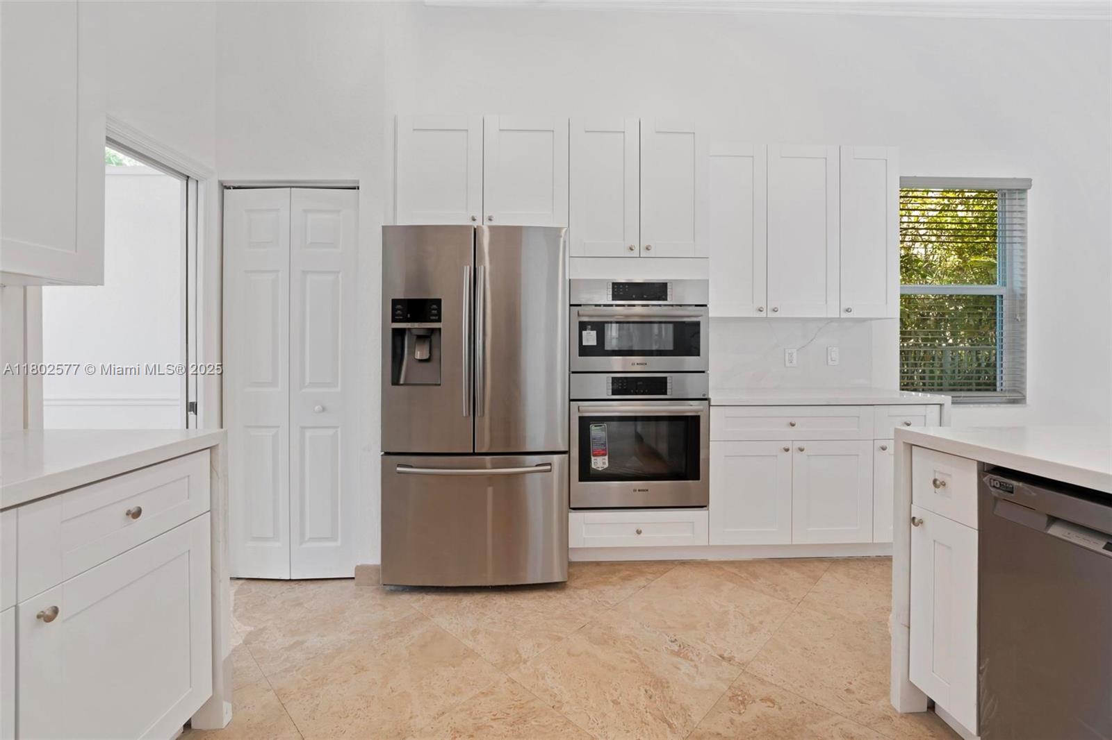 1666 Victoria Pointe Cir