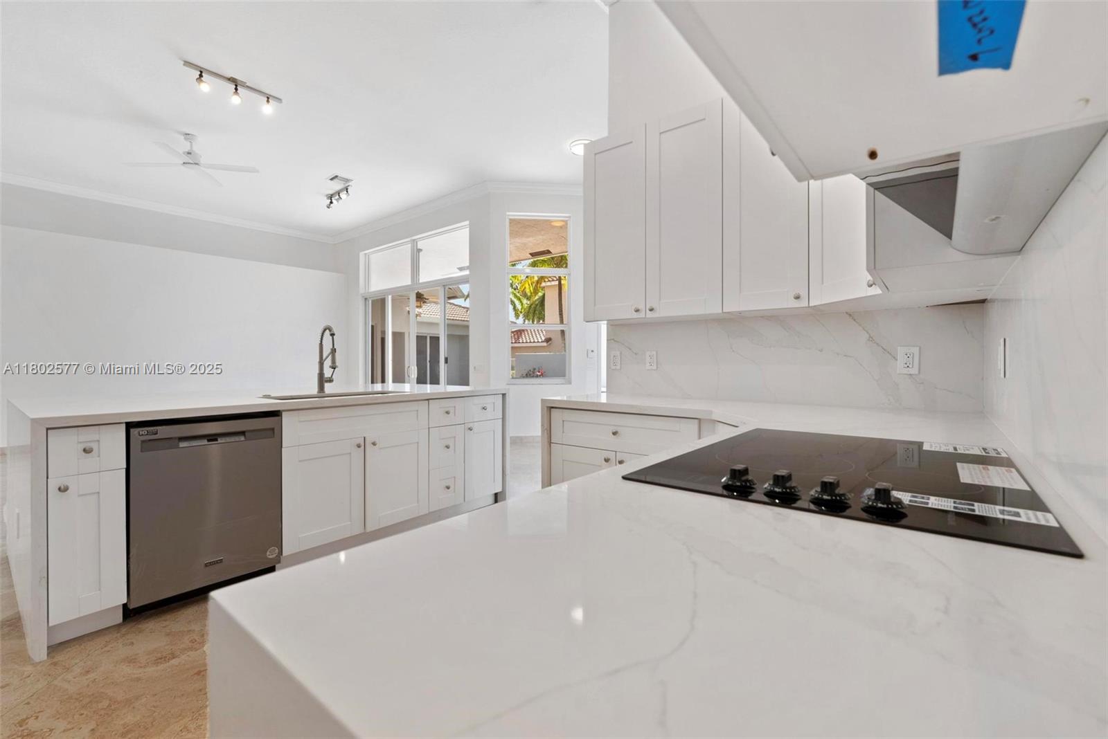 1666 Victoria Pointe Cir