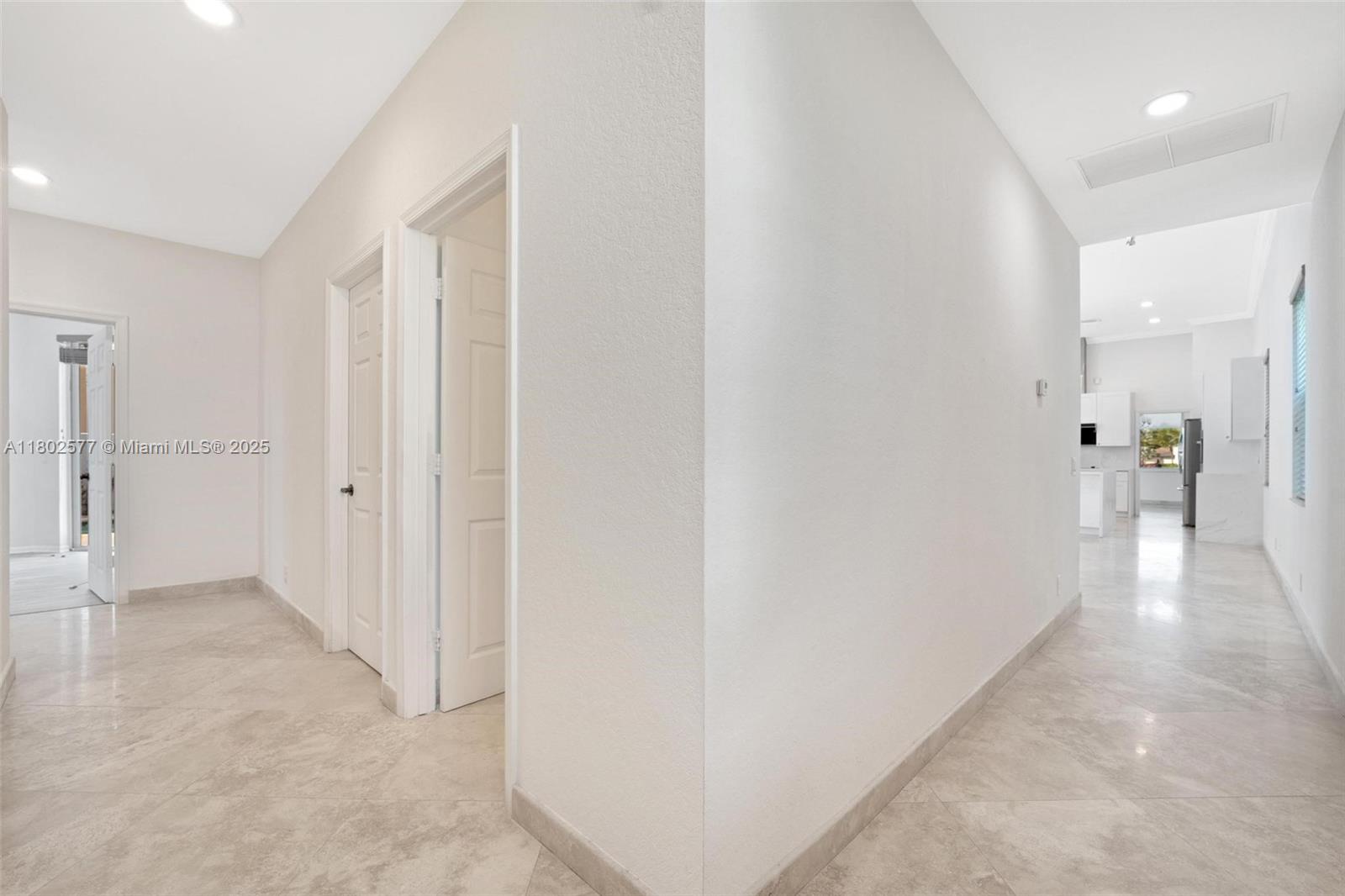 1666 Victoria Pointe Cir