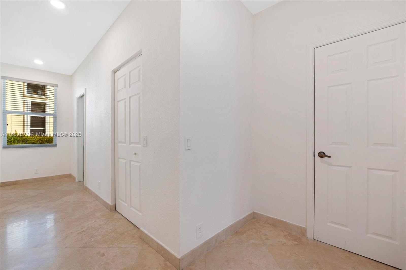 1666 Victoria Pointe Cir