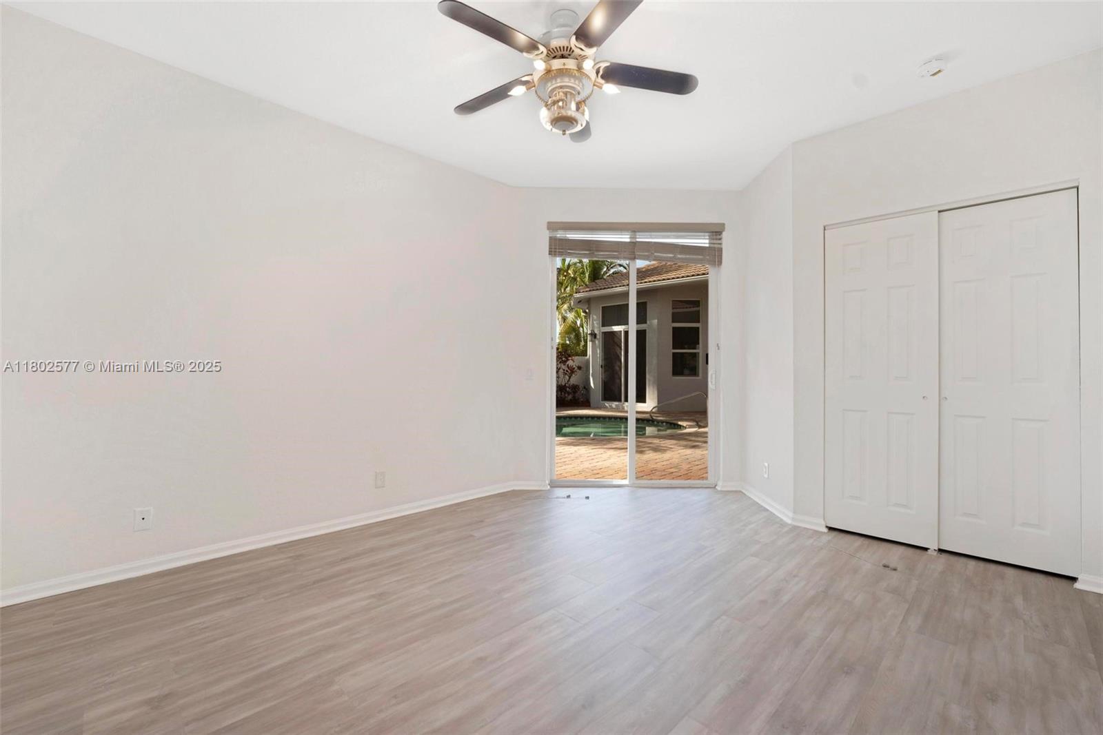 1666 Victoria Pointe Cir