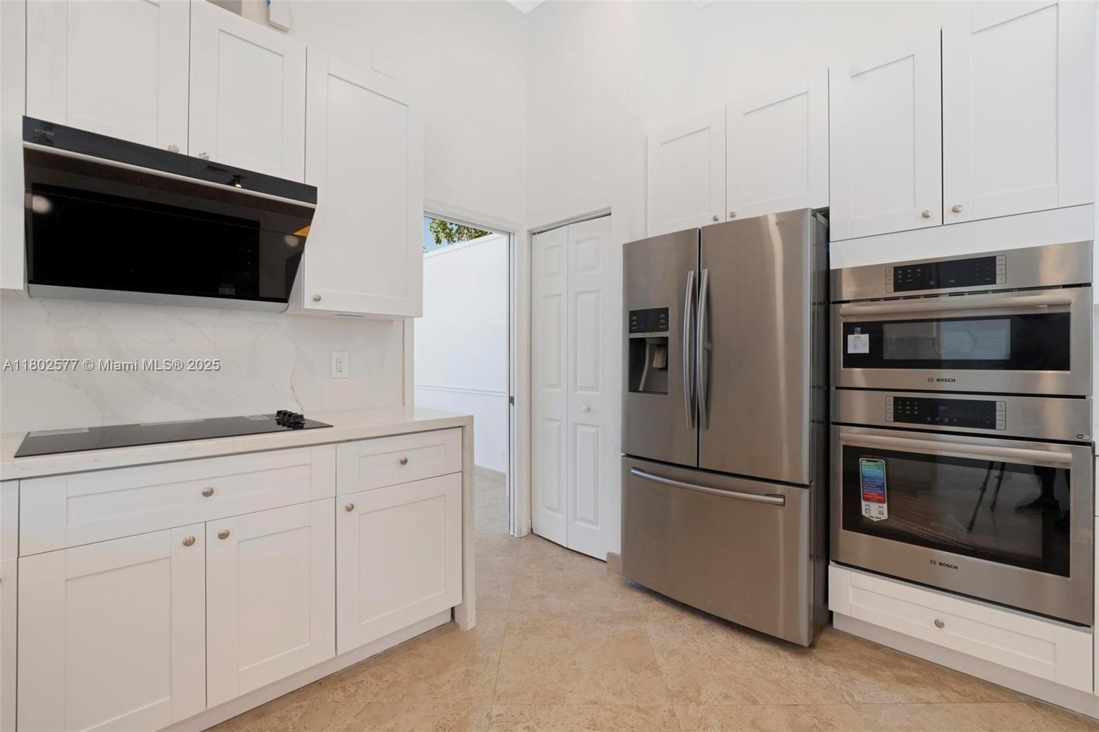 1666 Victoria Pointe Cir